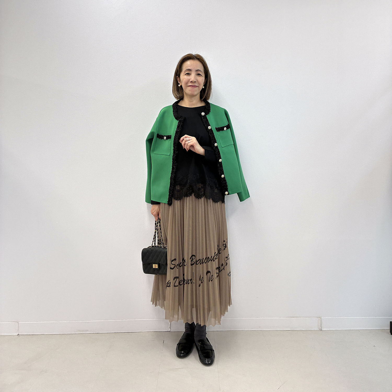 アペーナ シアープリーツ ロゴ入りスカート