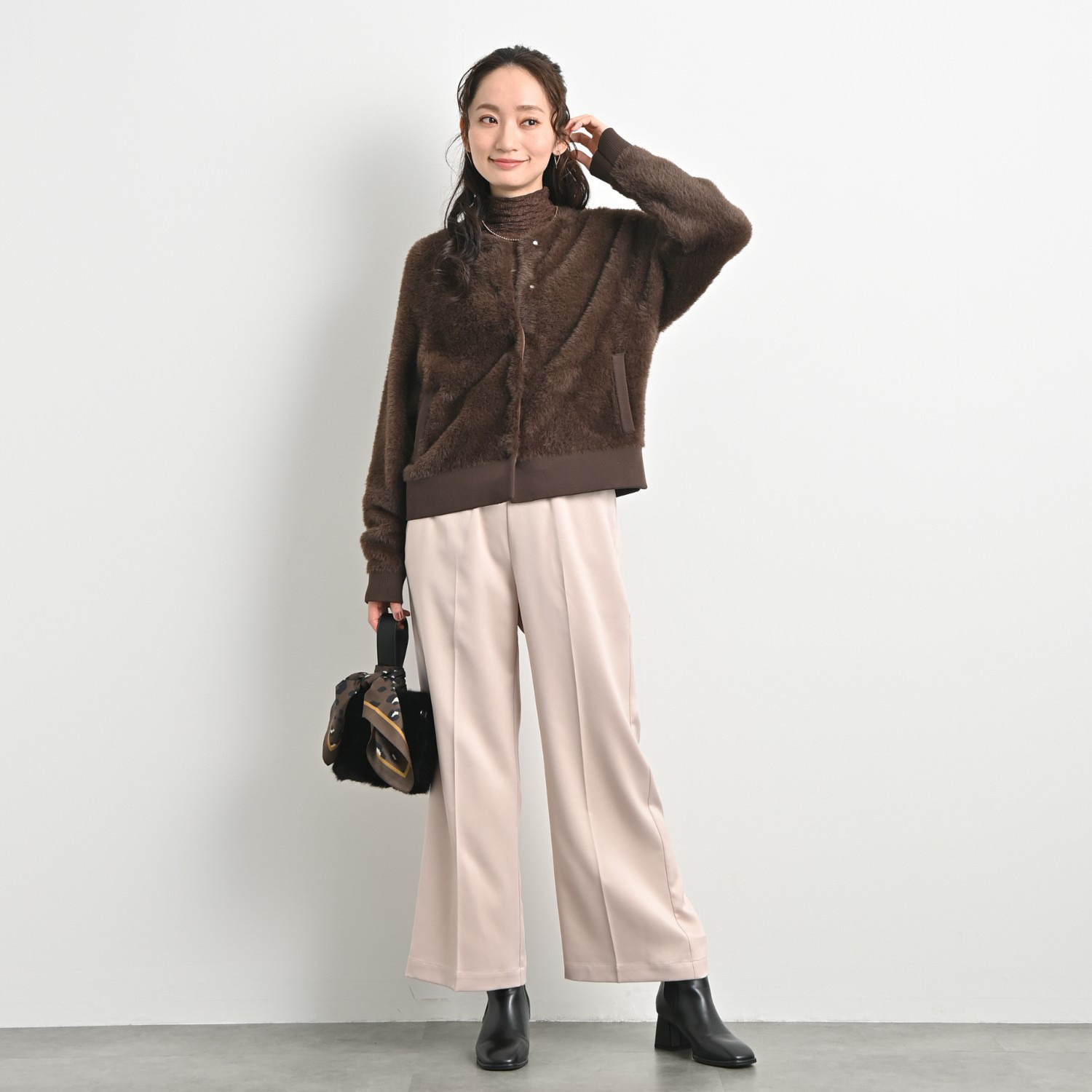 元町ゼラール とろみ＆きれい見えサテン ストレートパンツ