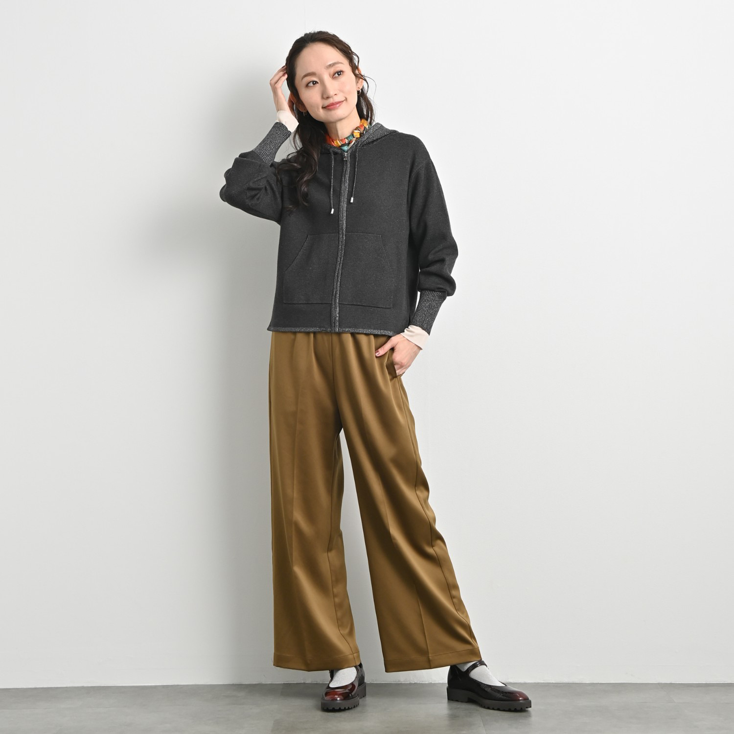 元町ゼラール とろみ＆きれい見えサテン ストレートパンツ