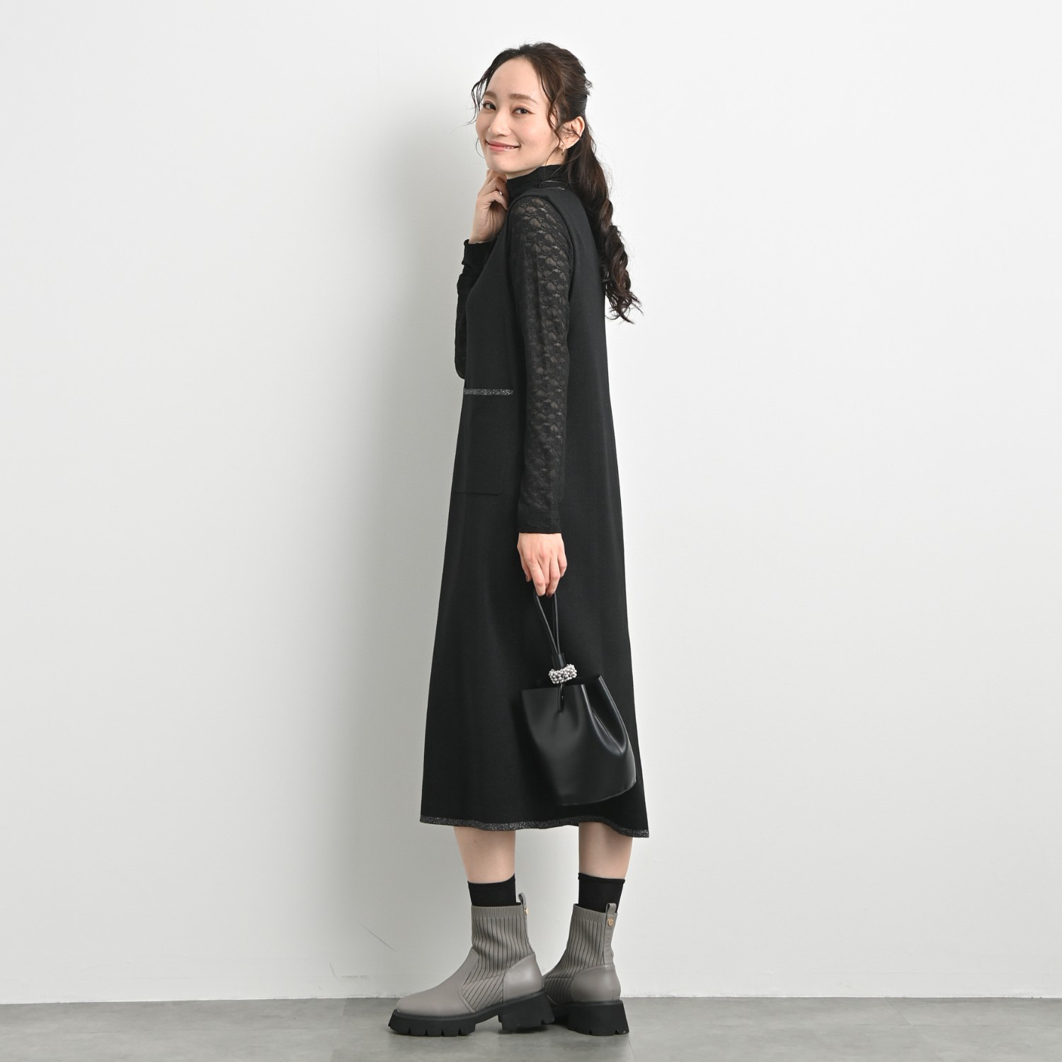 元町ゼラール なめらかな肌触り ラメアクセント 総針ニット ジャンスカドレス