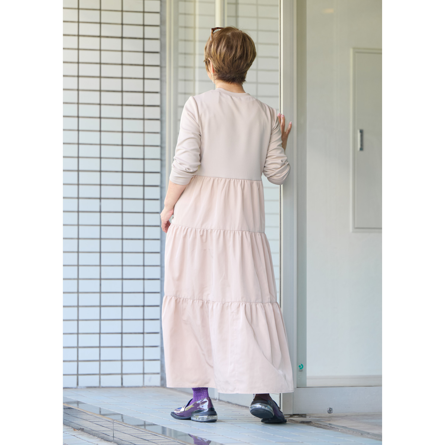 ウノ・ウノ・ドゥーエ 艶やかポンチ×タフタ ギャザーティアード ワンピース