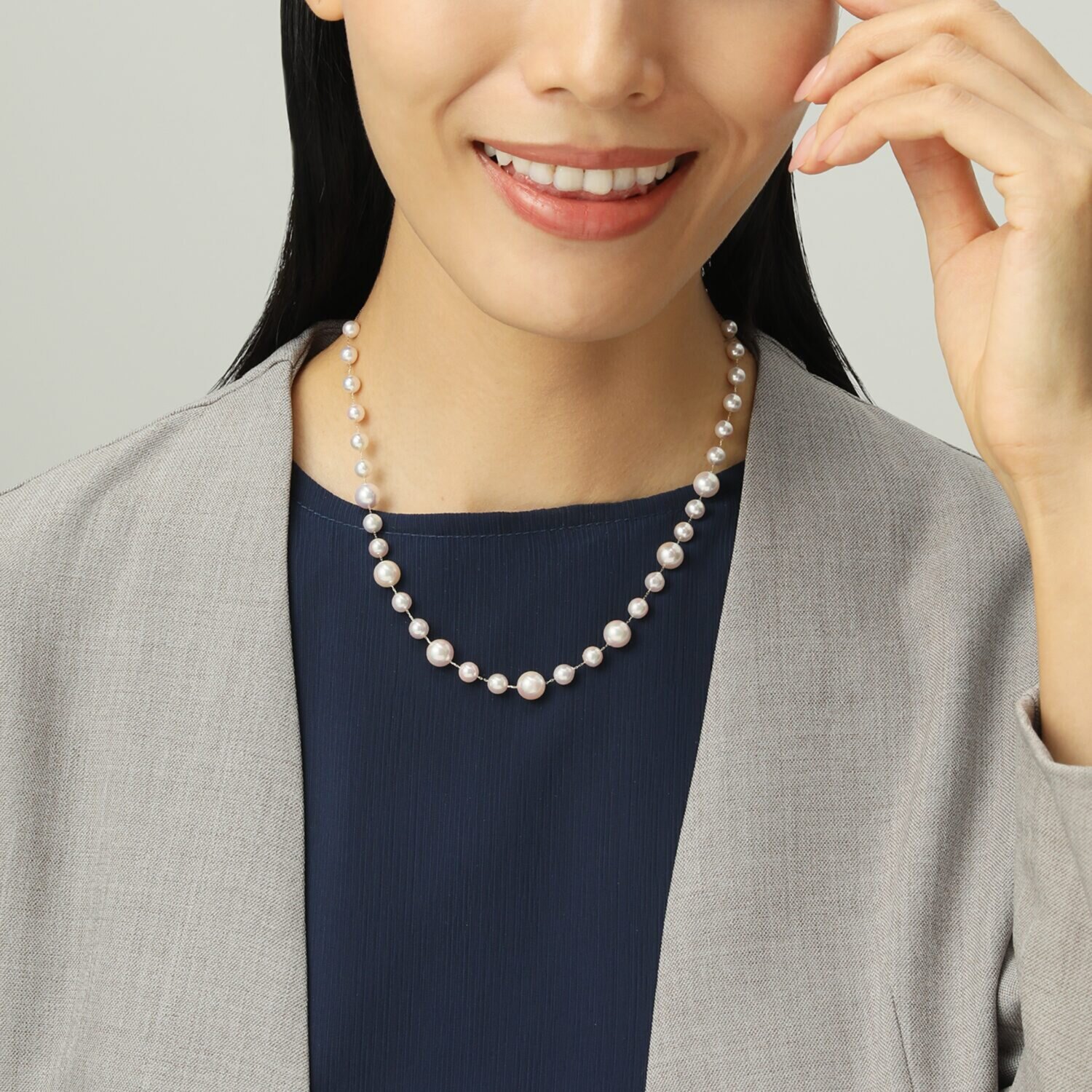 ジュペレ ３０周年記念 大玉８ｍｍＵＰを５玉使用 １８Ｋ　国産アコヤパール スペシャルピッチ ステーションネックレス