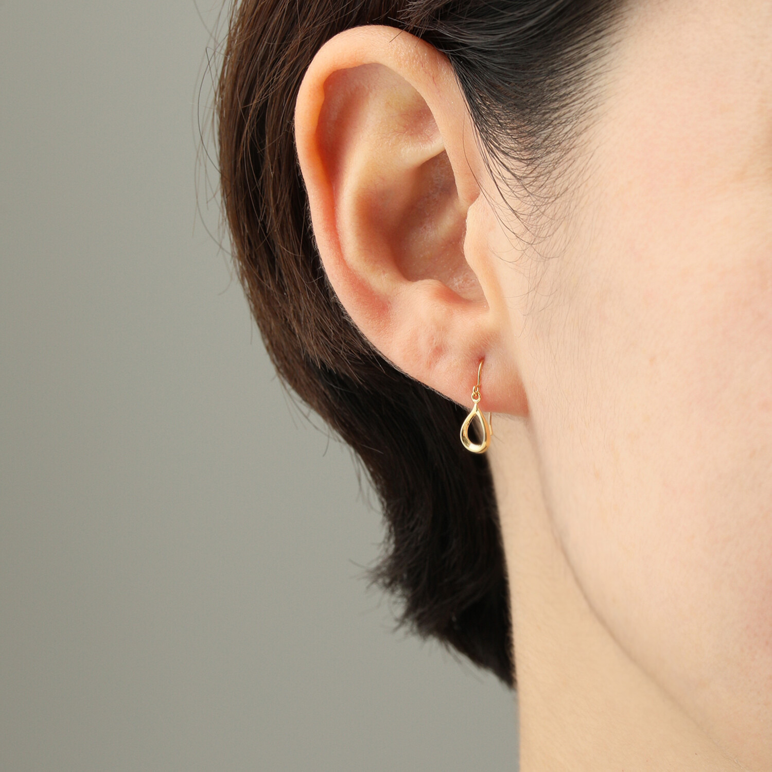 エムイー・ブリランテ 揺れて艶めく雫 １８Ｋ しずくデザイン フックピアス