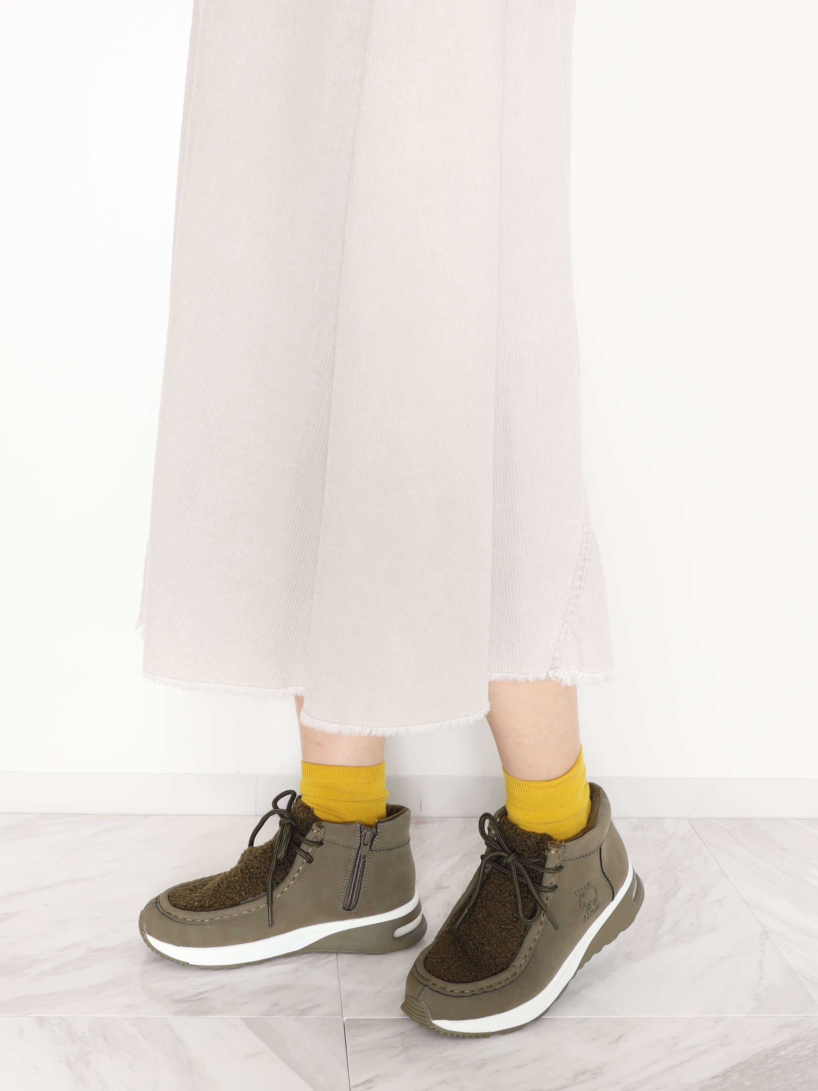 モズ 防水 サイドファスナーデザイン 軽量ブーツ