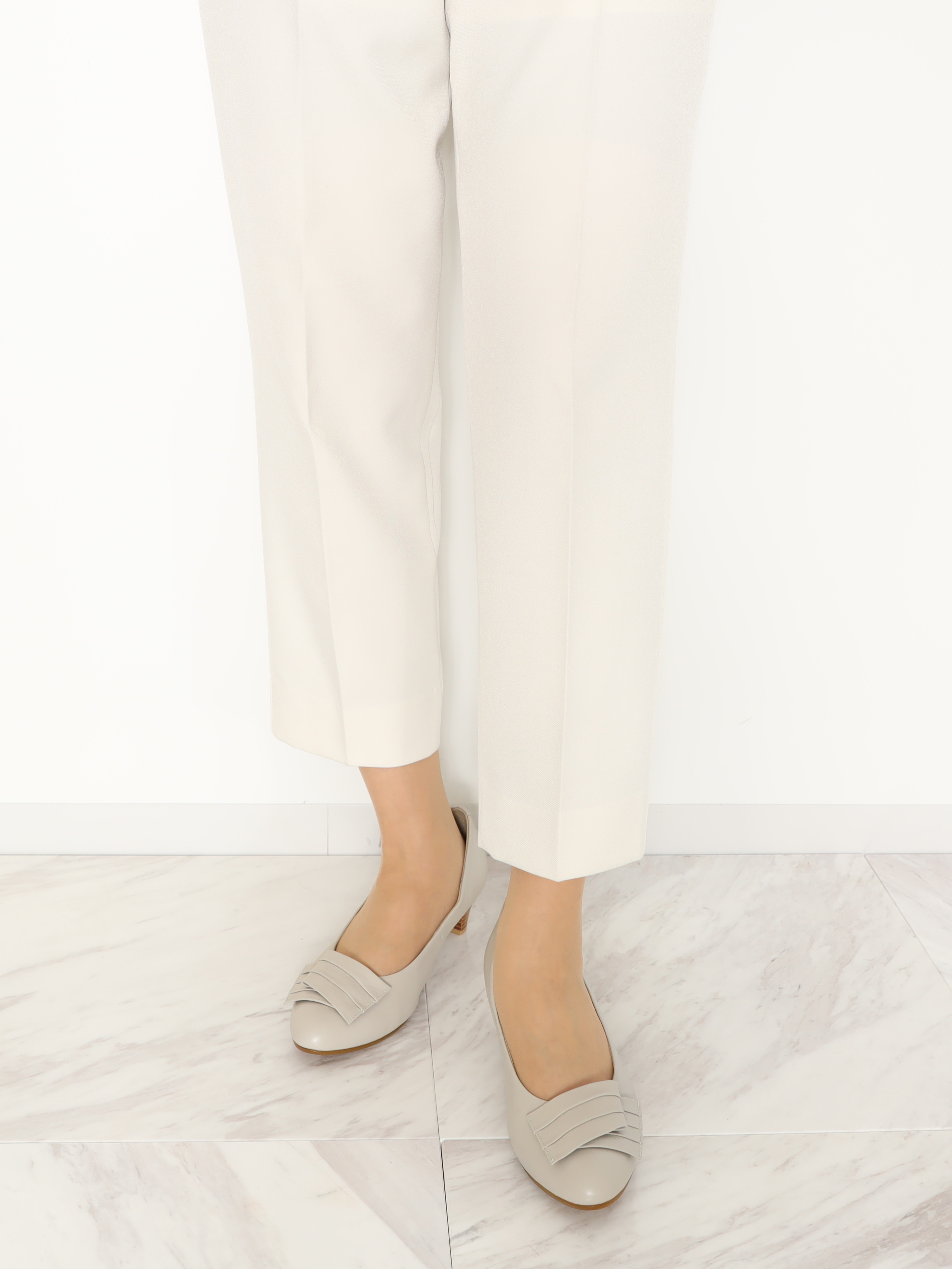 シェルシェエトワール 日本製牛革柔らか仕立て あか抜けエレガンスリボン ローヒールパンプス