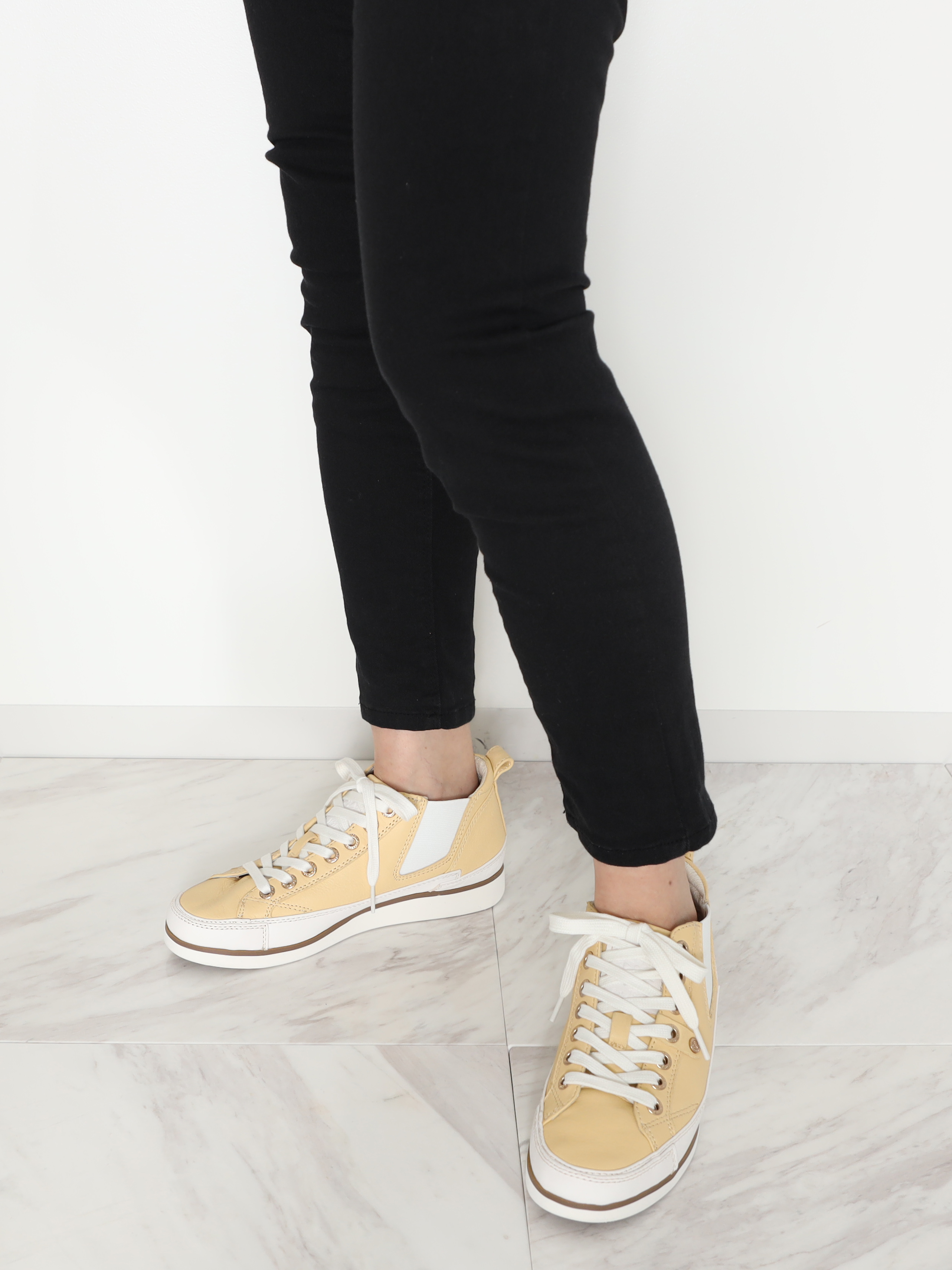 ブソラ 軽量 ハイカットスニーカー