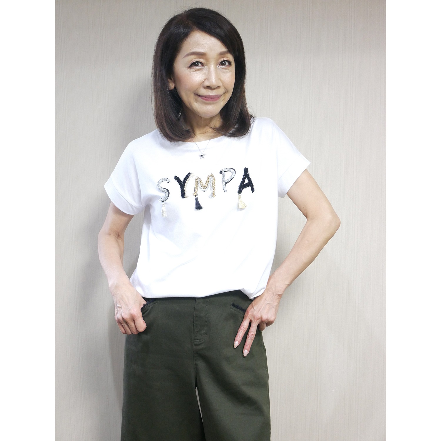 ボン・サンス
ロゴデザイン
タックアクセント
プルオーバー