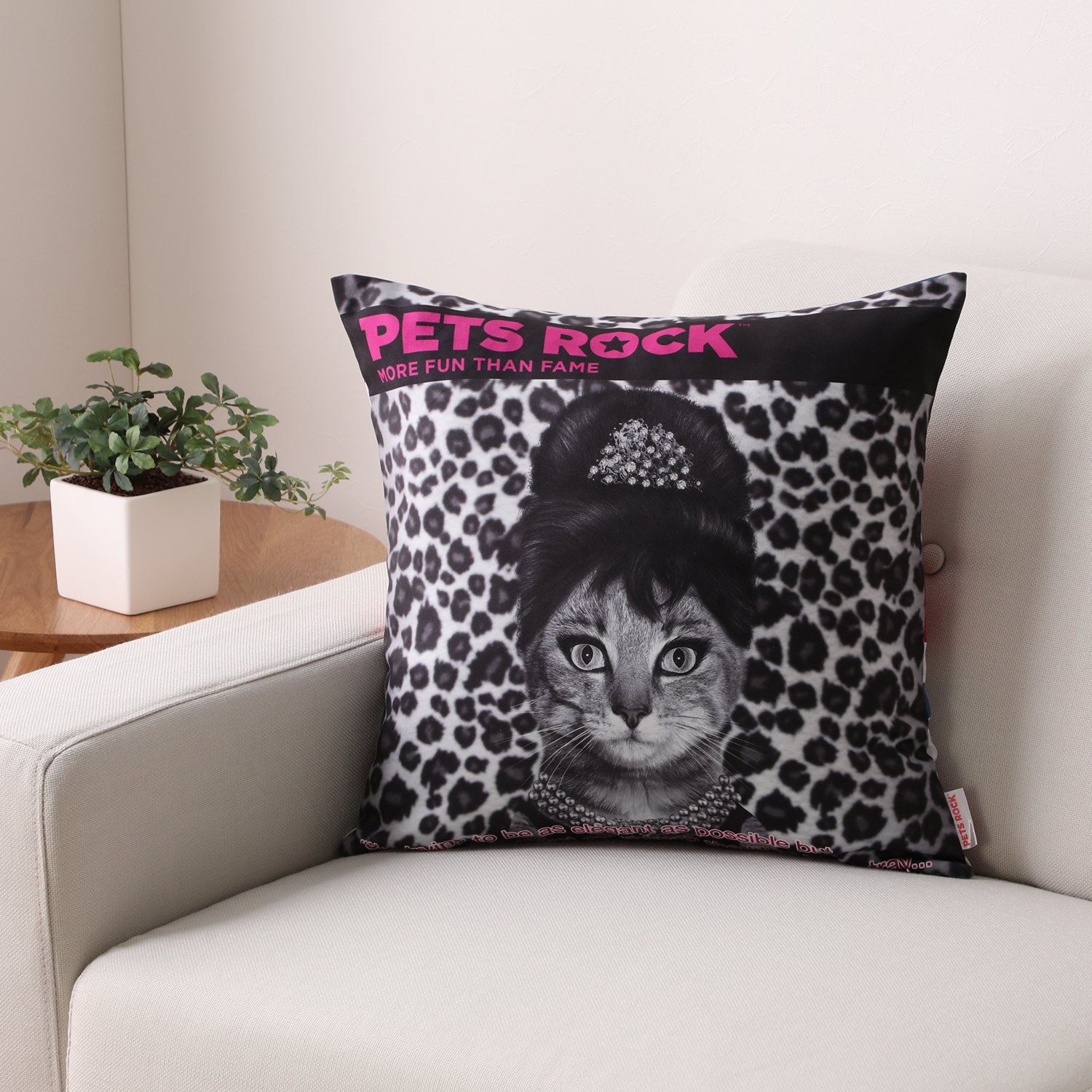 PETS ROCK UK製 良い カール・ラガーフェルド クッション PETS ROCK UK