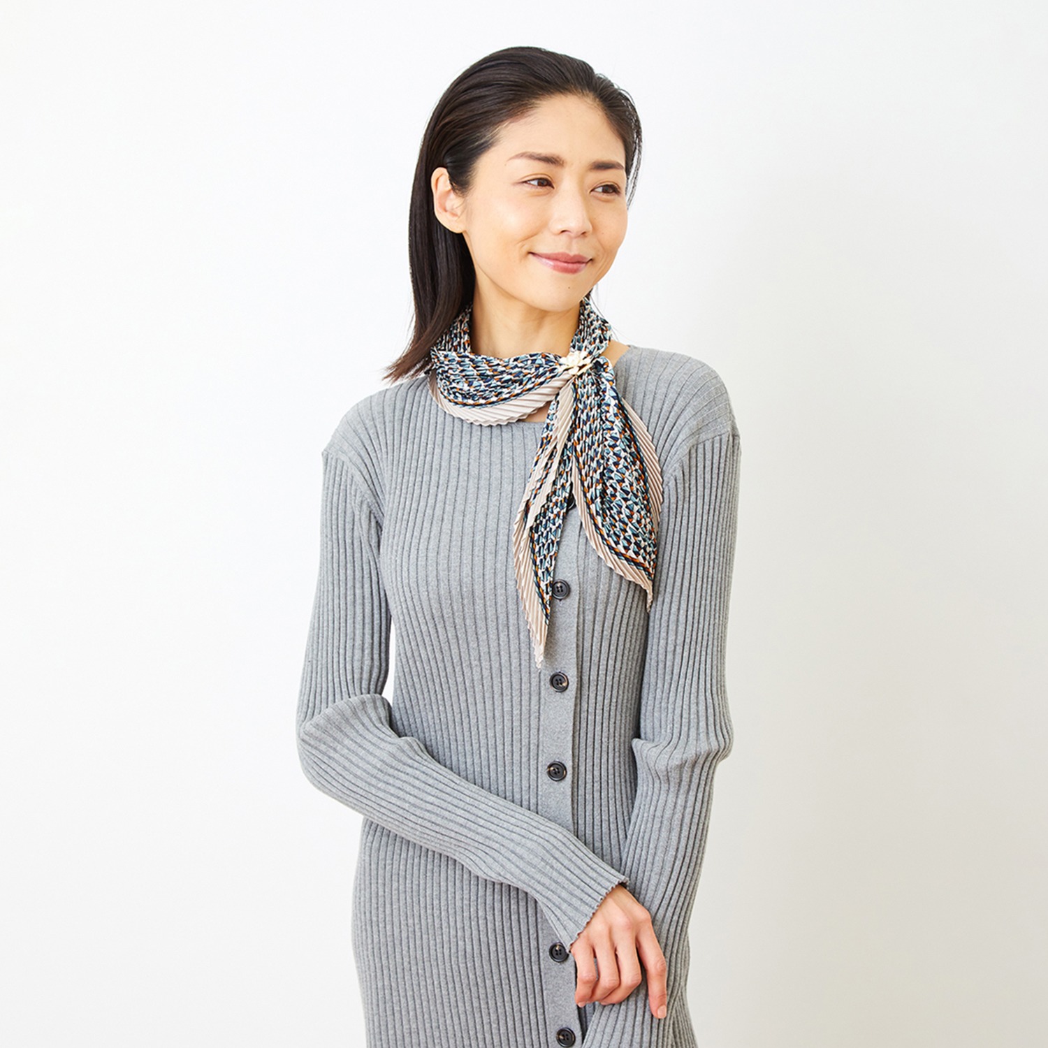 ドンナルマ クリップ付 しわになりにくい ワンタッチスカーフ ＜約６３×９０ｃｍ＞