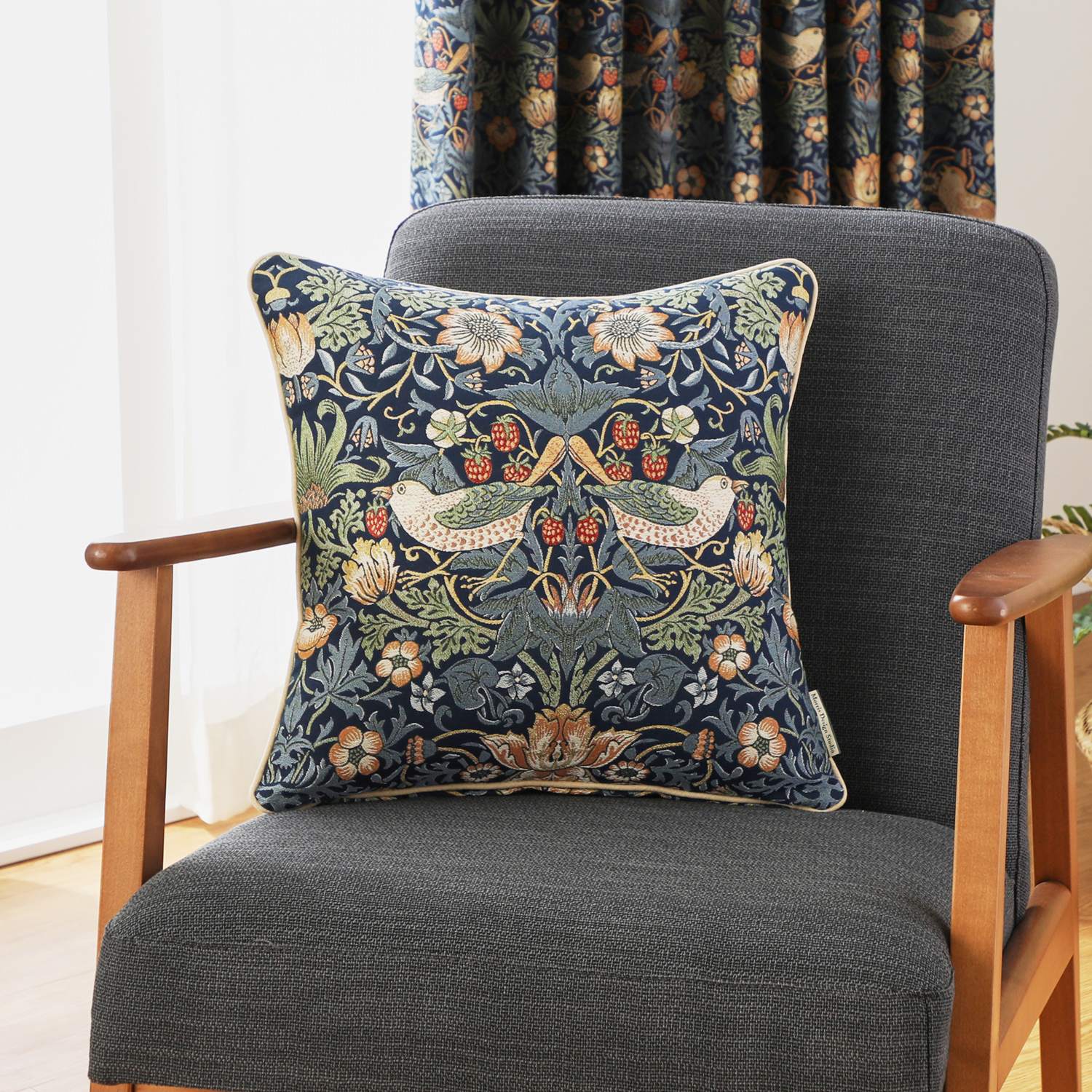 モリスデザインスタジオ “いちご泥棒” ジャガード織クッション