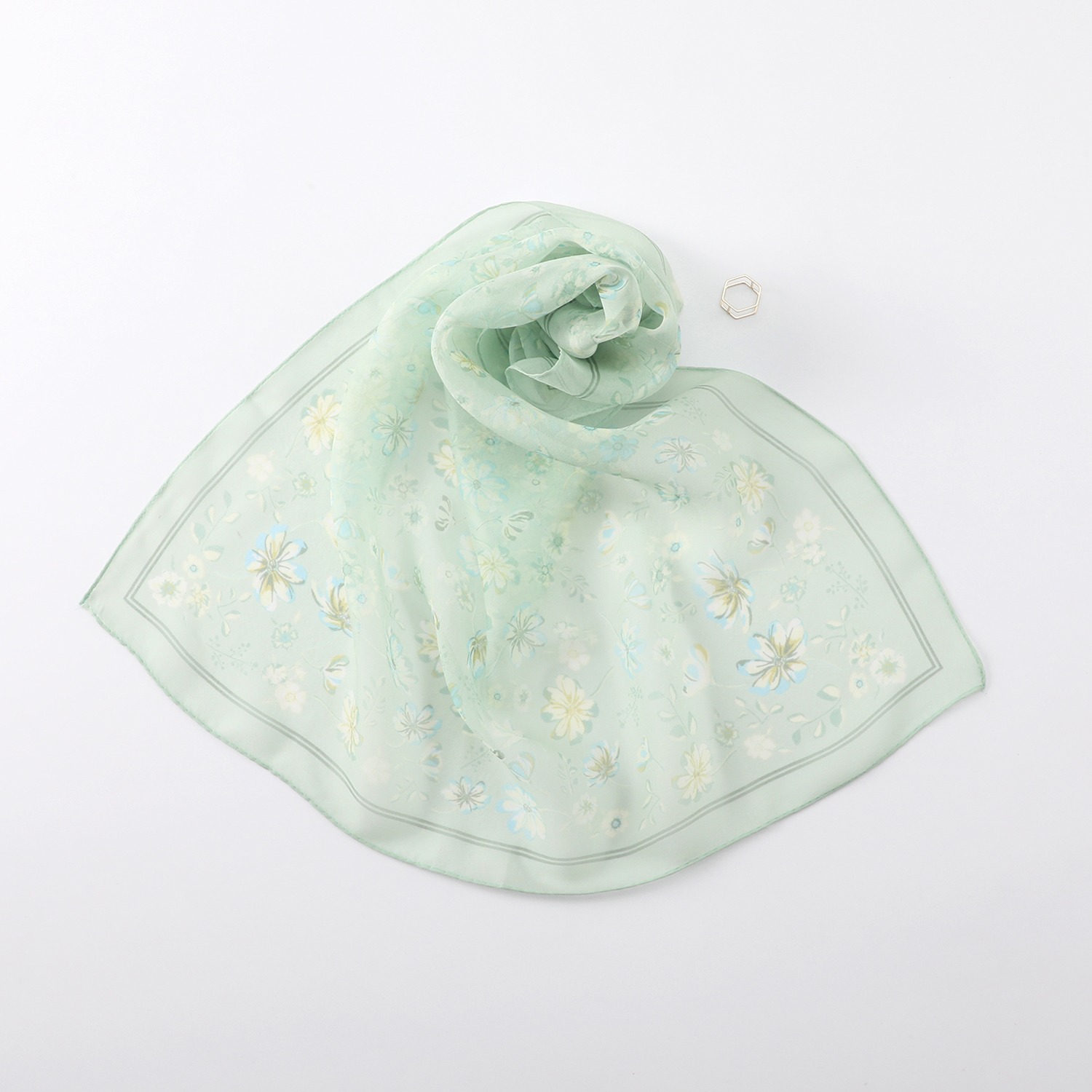 シルク１００％ 花柄 型染めスカーフ