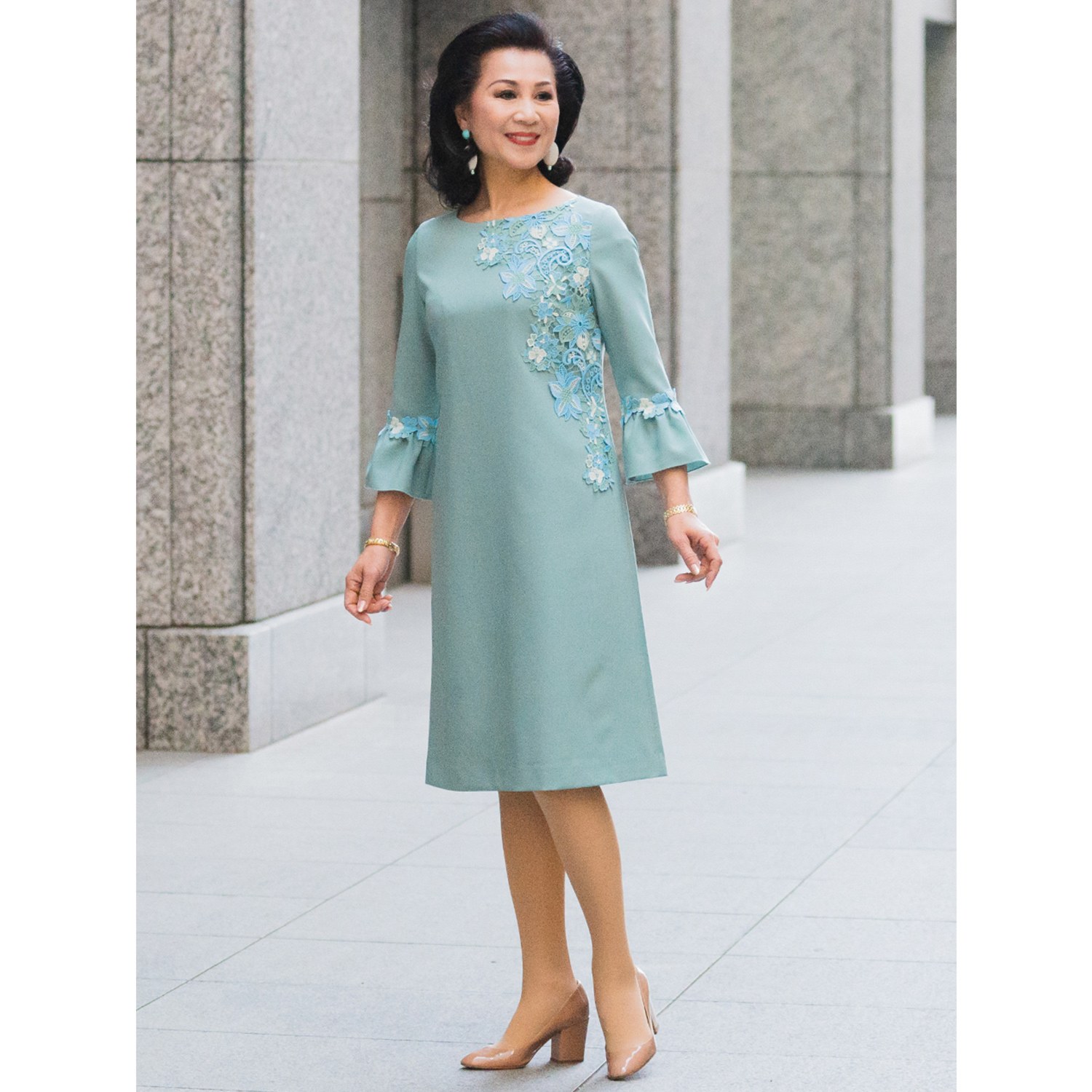 クリス・セリーン ダブルクロス 花モティーフトリミング ベルスリーブ  