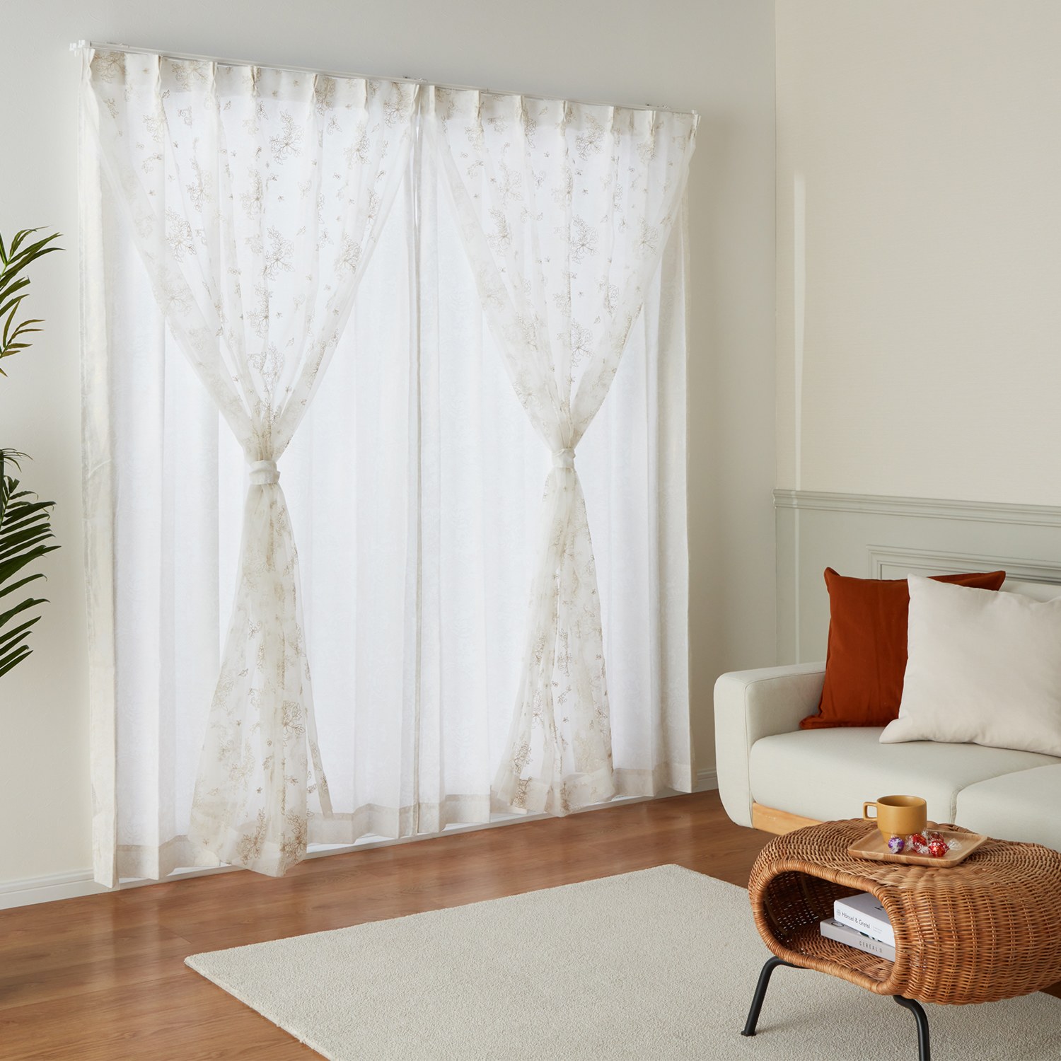 ＜１００×１９８ｃｍ＞ドレッシー ＵＶカット箔プリント生地 ＆刺しゅうオーガンジー 二重レースカーテン２枚組 “フルール”