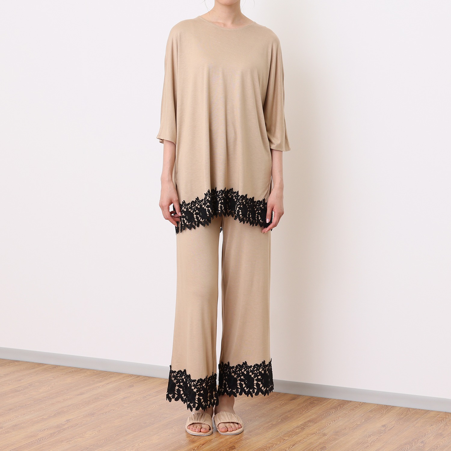 上級睡眠健康指導士 加賀三枝が監修！ 美しレースの リアルスキンパジャマ ３点セット