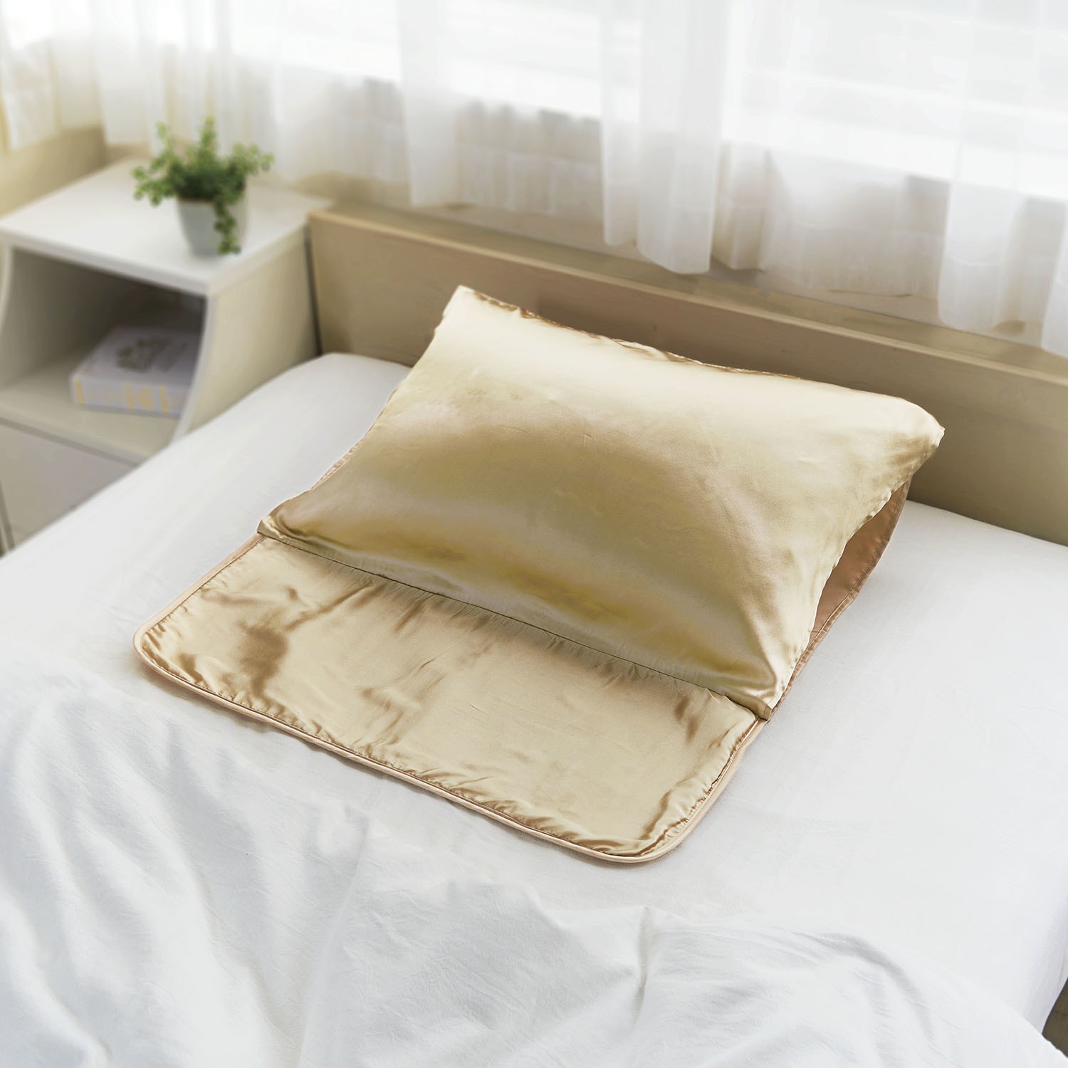 睡眠中の美髪習慣！ シルク１００％で 髪や肌をやさしく守る シルクシャイニー ピローパッド