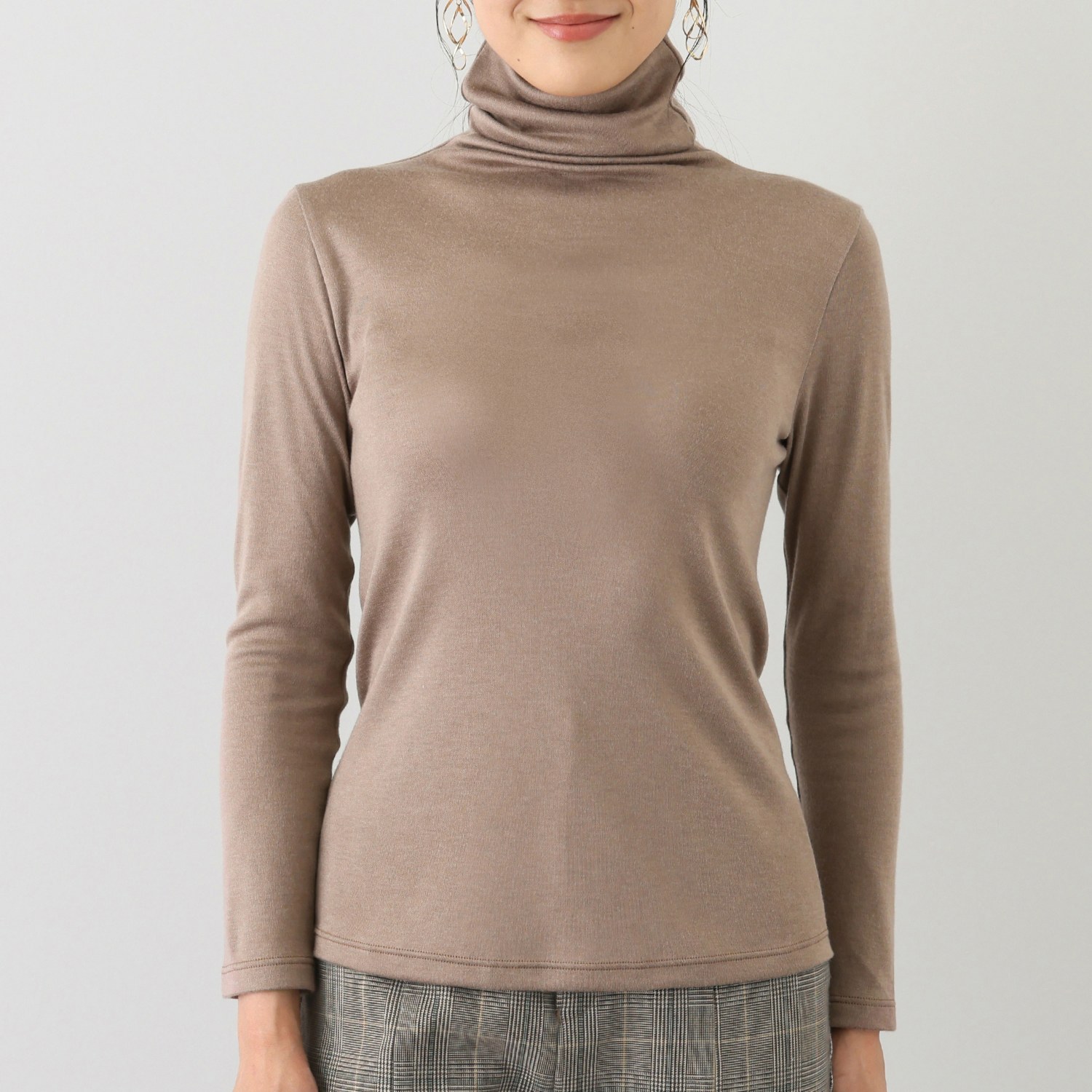 ココンライフ　ドゥ 吸湿発熱・吸放湿 子猫のタッチ シルク混 ハイネックプルオーバー