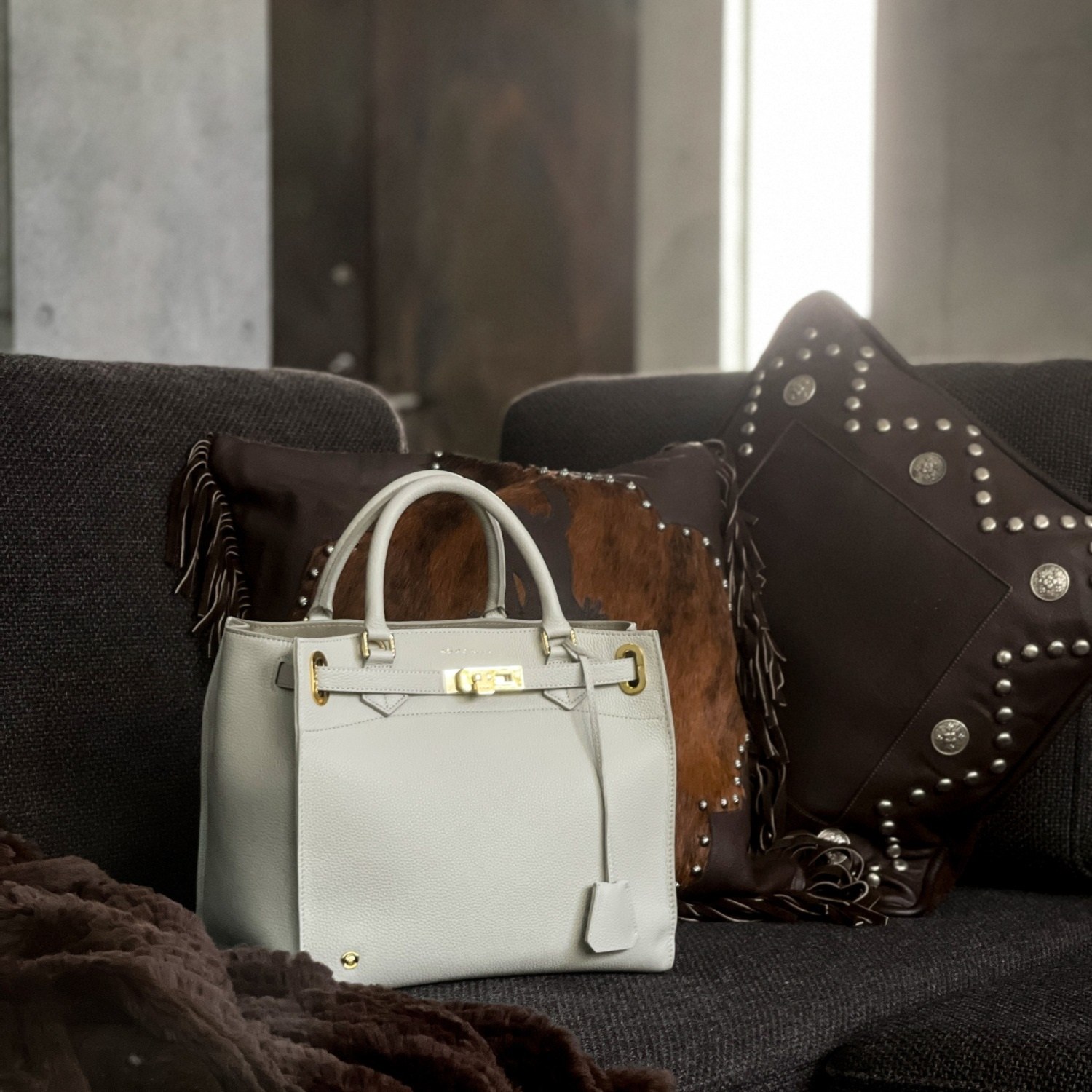 エーディーエムジェイ スパニッシュレザー 金具アクセント トートバッグ