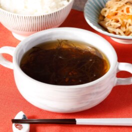 ぷりぷり生食感！ 宮古島産のこだわり “もづくスープ”