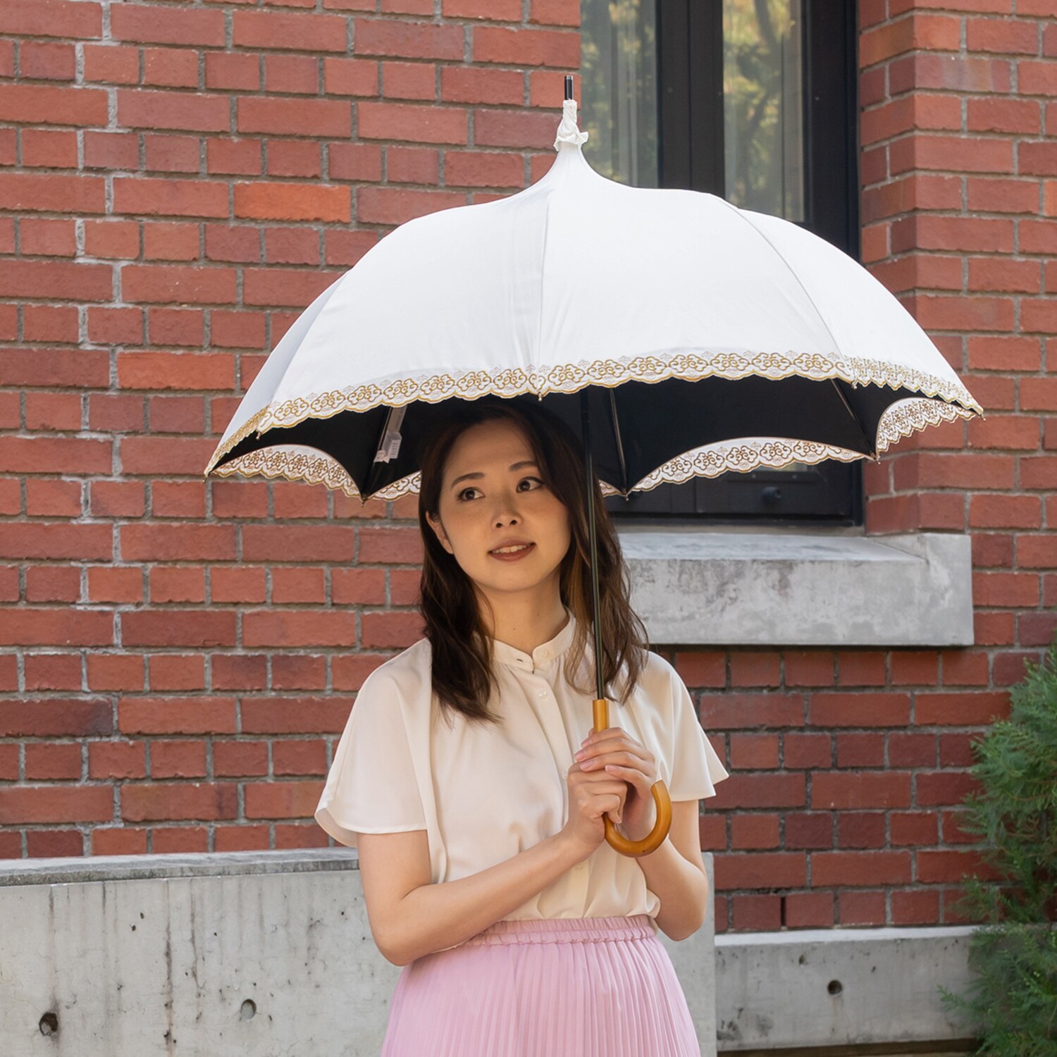 シノワズリーモダン 如意刺しゅう ２重張り パゴダ晴雨兼用日傘