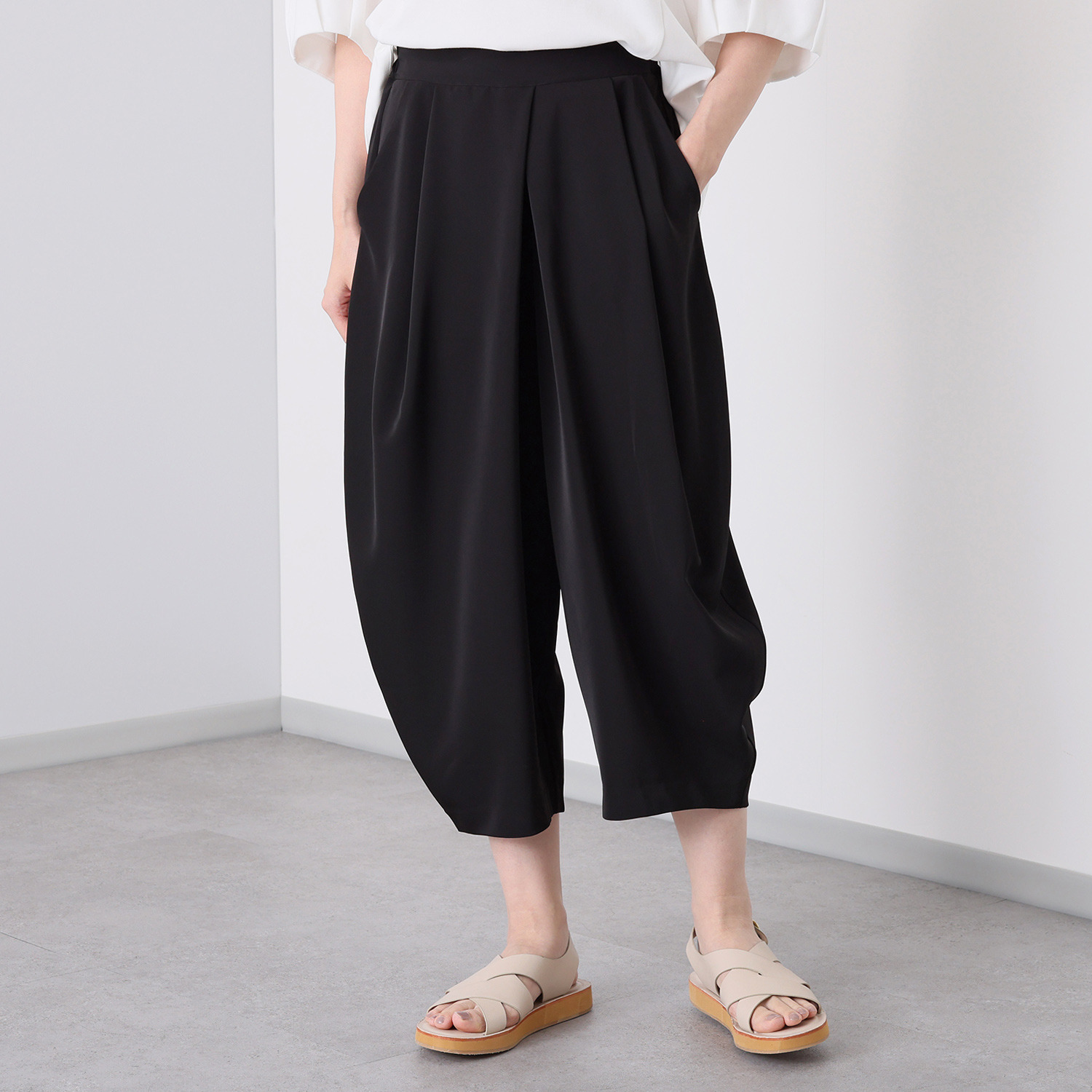 ELLIE ベージュ コクーンパンツ S