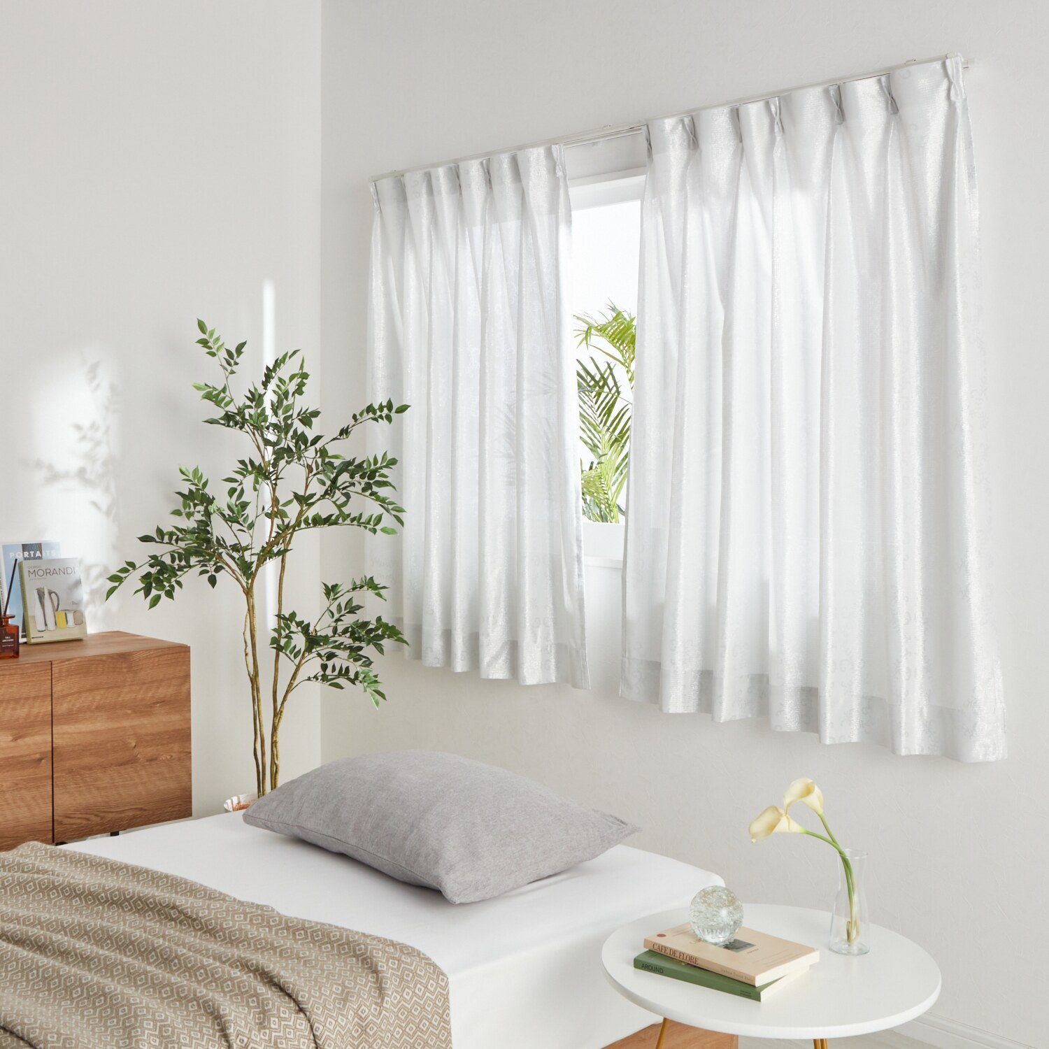 エコファインレース 遮熱＆ＵＶカット効果で 日差しからお部屋を守る！ オーナメントリース柄 日本製カーテン２枚組 ＜１００×１３３ｃｍ＞