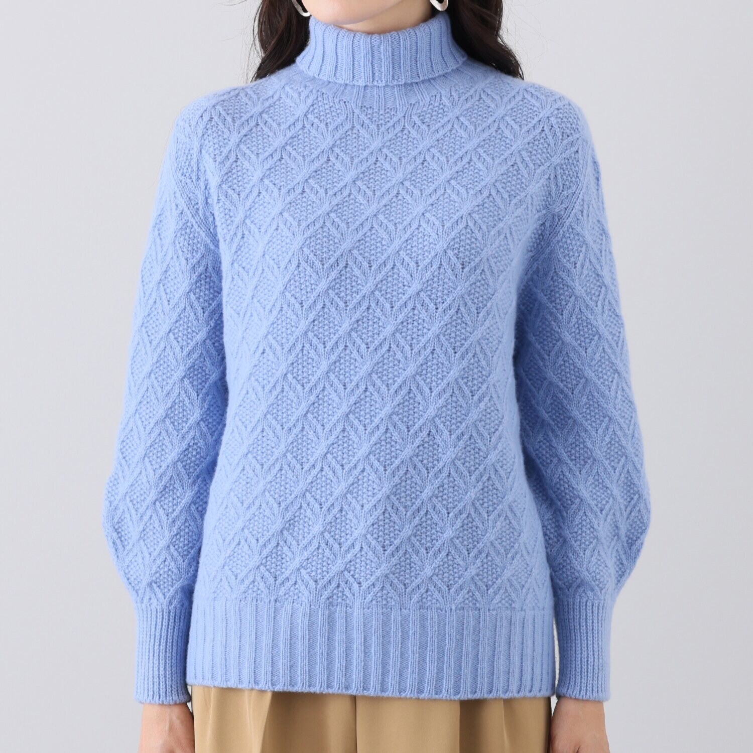 ルーエン　ローズ 日本製 内モンゴル産 カシミヤ１００％ フラワーバスケット柄 ハイネックプルオーバー