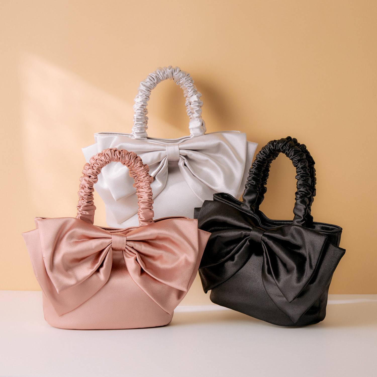 クーコ ギャザーハンドル リボンモティーフ トートバッグ