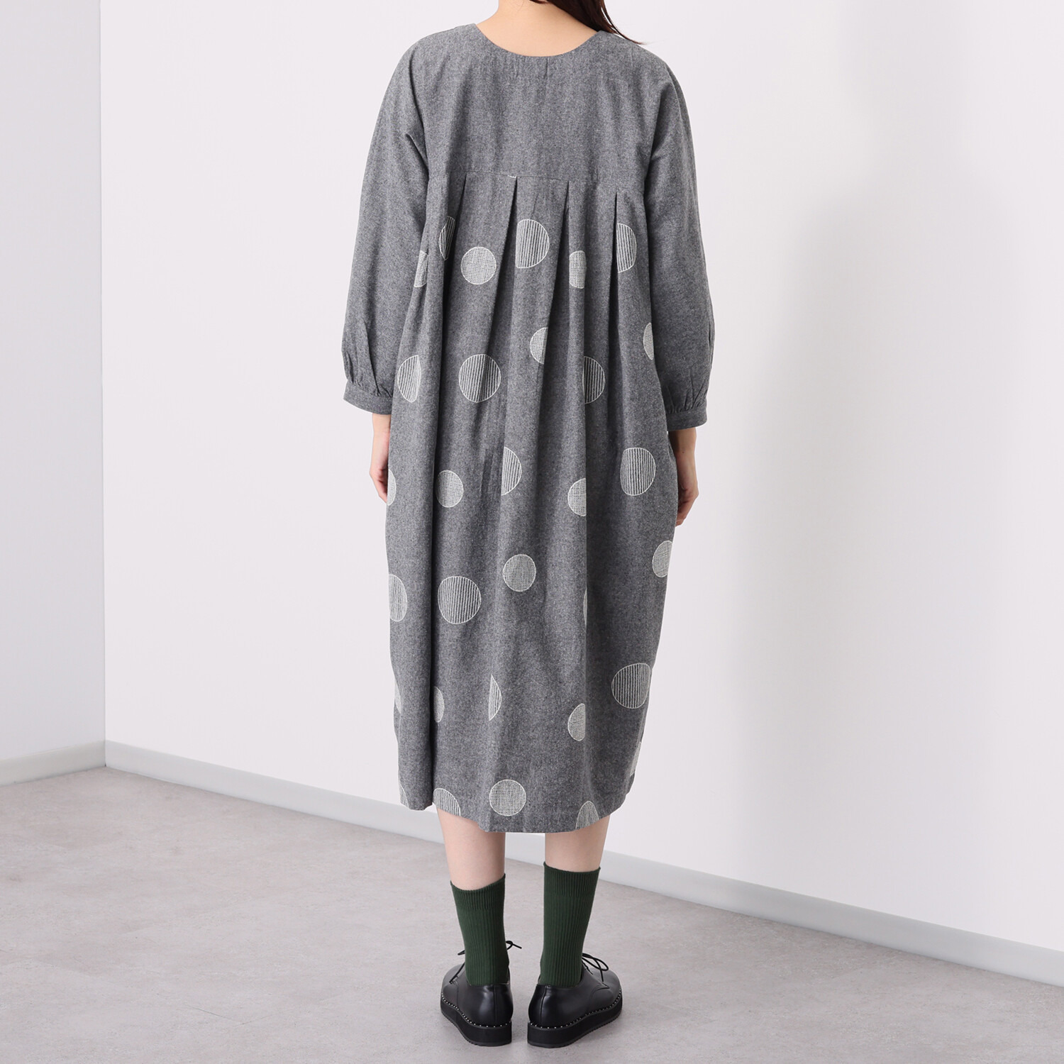 ツチエ ドット刺しゅう ワンピース