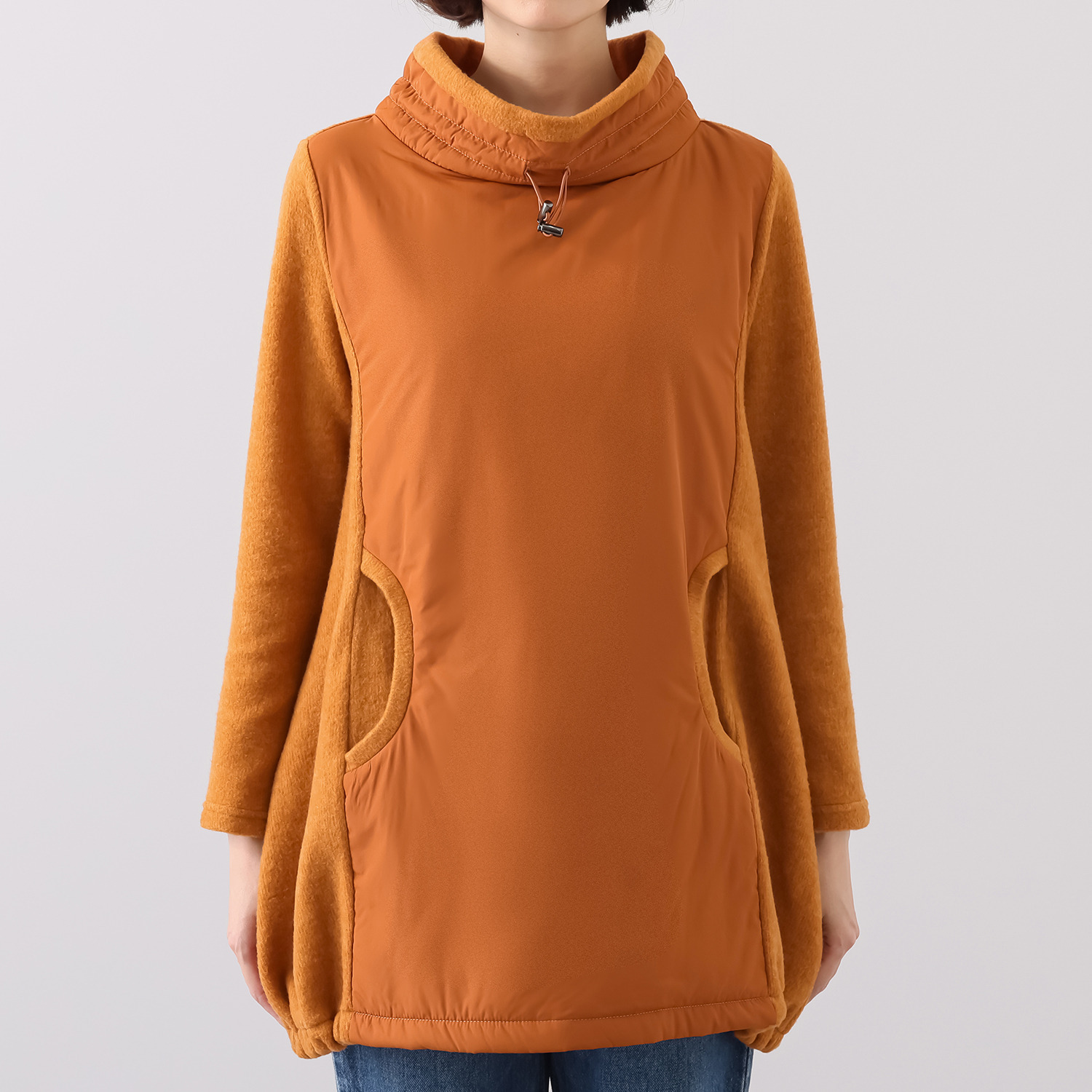 ジョリーフェム 軽量中綿アクセント ポケット付 ハイネックプルオーバー