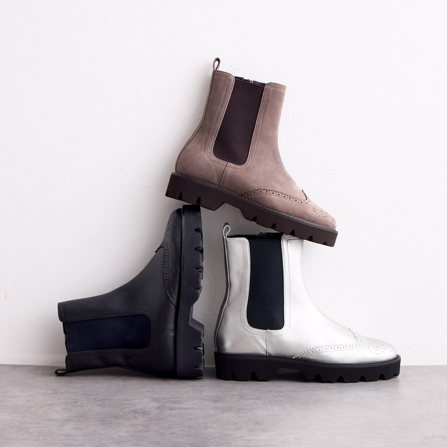 卑弥呼 はっ水牛革 メダリオン　サイドゴア トラックソールブーツ