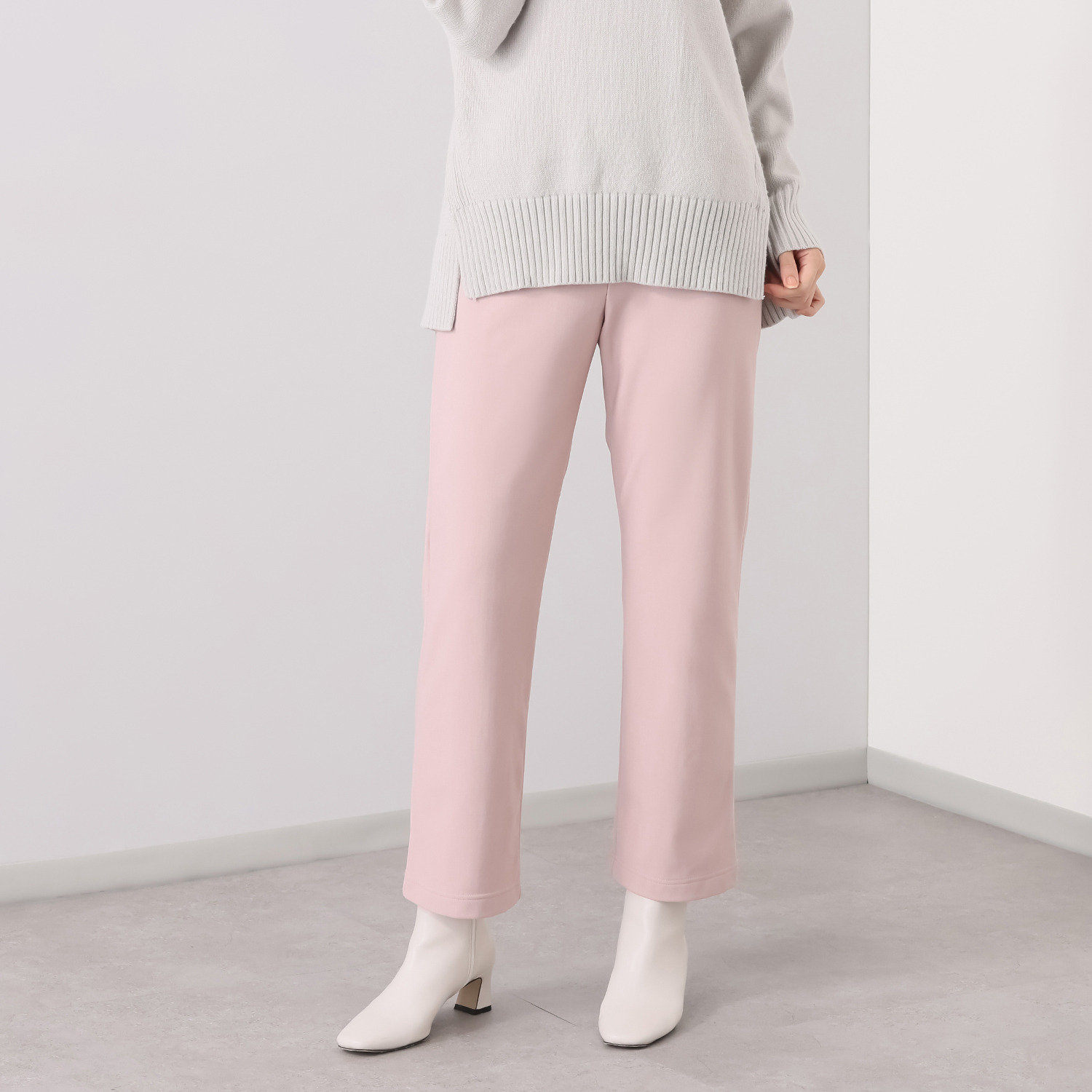 ラ・シュシュ 吸湿発熱 美起毛 立ち姿美人 ３Ｄストレートパンツ ＜股下６８ｃｍ＞