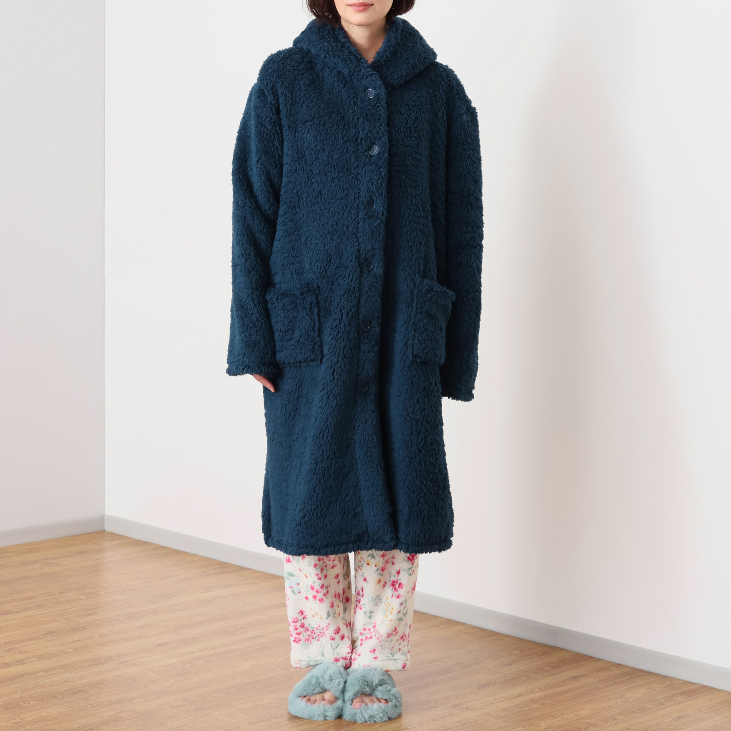 ｎｉｓｈｉｋａｗａ　西川 軽くてふわふわ！ 吸湿発熱　もこもふ ウェアブランケット