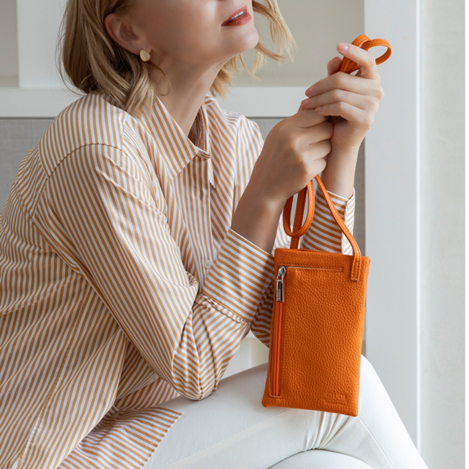 ジウディ ＜イタリア製＞ マストロット社製牛革 ストラップ付 ミニマムポーチ