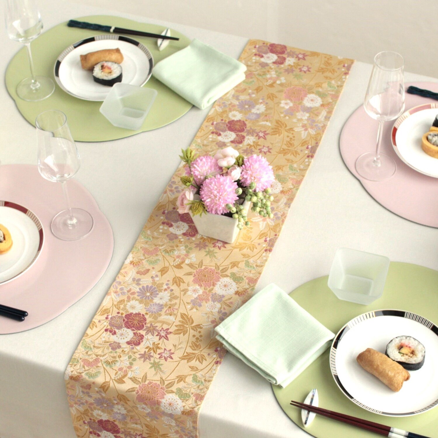 ジャガード織 四季草華紋 テーブルセンター