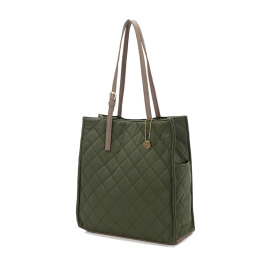 ラルジュ チャーム付 軽量キルティング Ａ４ トートバッグ