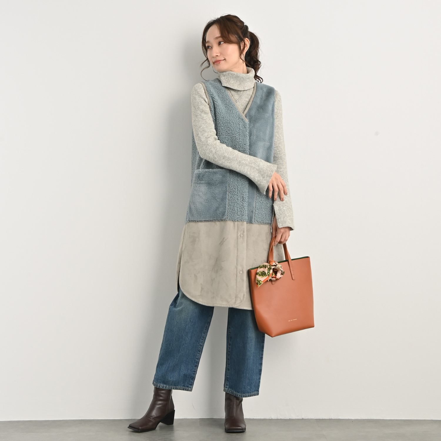 ゼラールスポーツ パッチワークデザイン リバーシブル仕立て フェイクムートン Ｖネックロングジレ