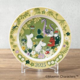 ムーミン ２０２５イヤーズ プレート（日本製） 皿立て付