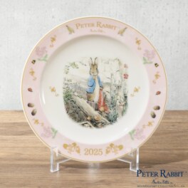 ピーターラビット ２０２５イヤーズ プレート（日本製） 皿立て付