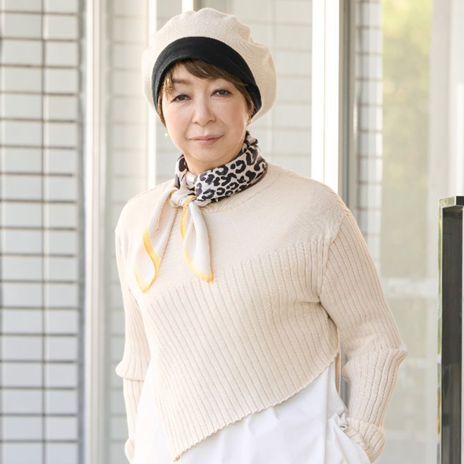 ウノ・ウノ・ドゥーエ 配色ラインアクセント アニマル×チェックコンビ 正方形スカーフ