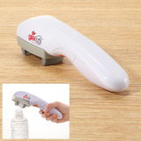 ジアレッティ 蓋にセットして ボタンを押し続けるだけで 簡単開封 自動 ペットボトルオープナー