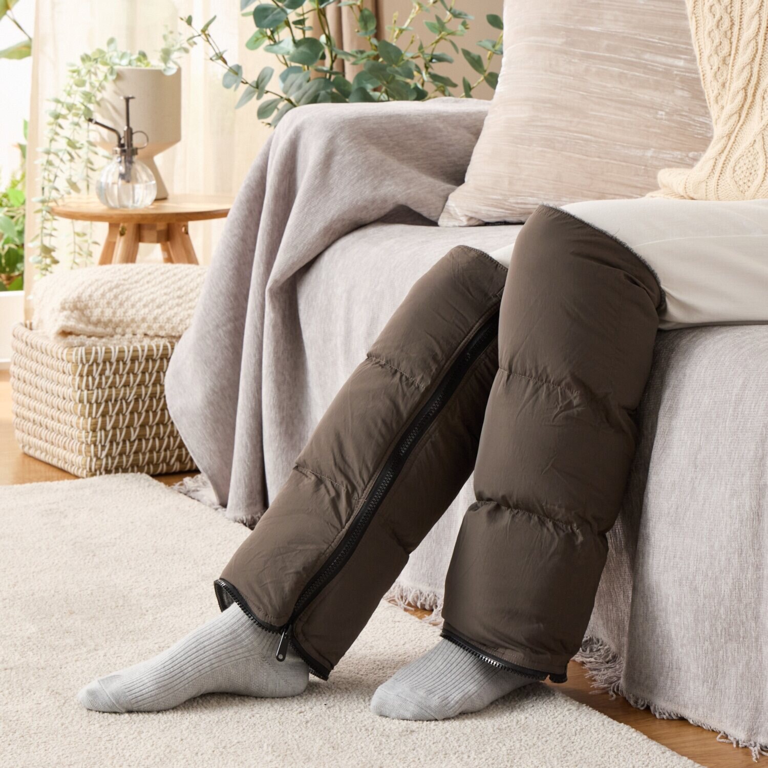 ＷＨＯＬＥＨＥＡＴ ひざ掛けや座布団にも？ 変幻自在に大変身 冬のお悩みに寄り添う あったか 多機能レッグウォーマー