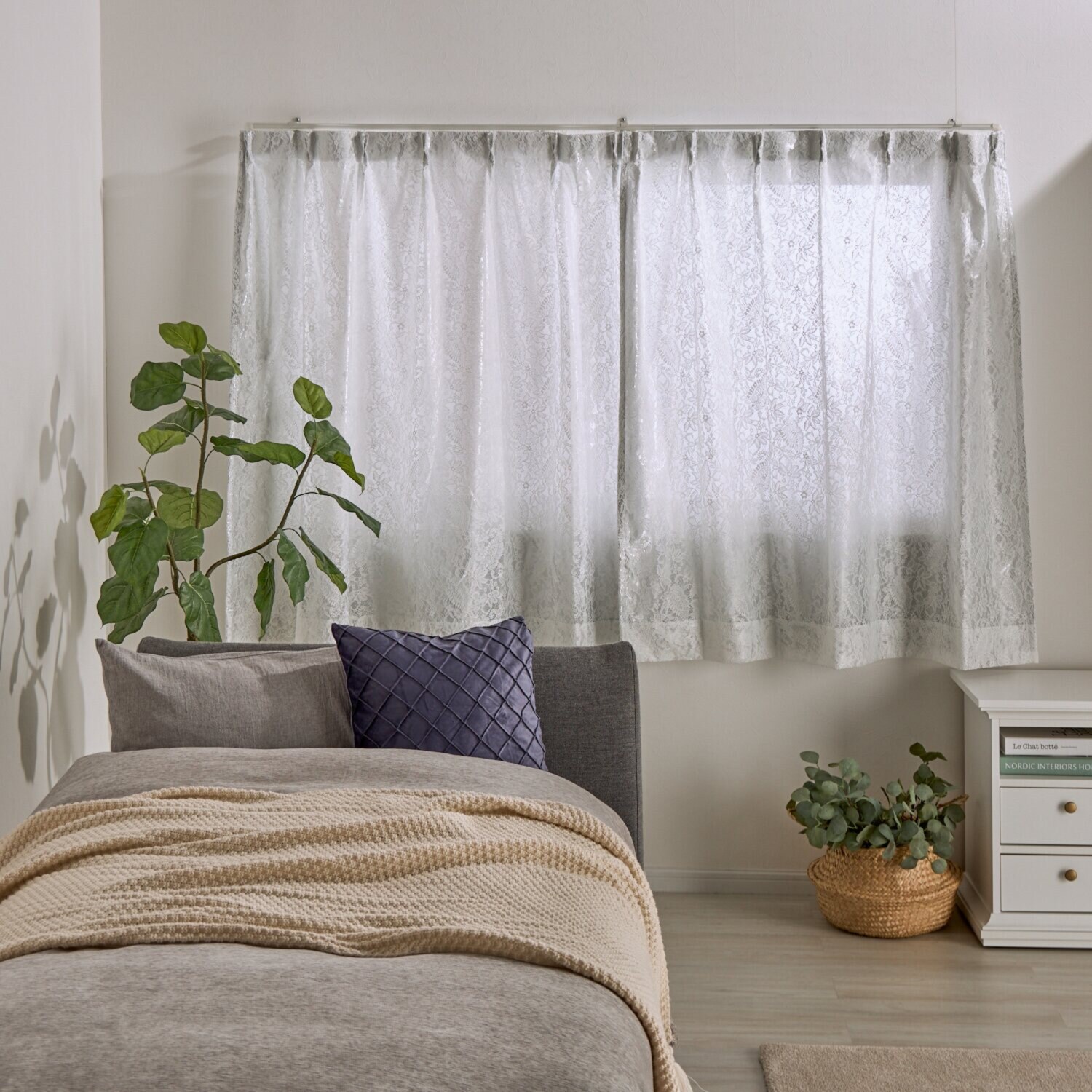 エコファイン 断熱・保温・ＵＶカットで お部屋を快適に エレガントなボタニカル柄 日本製 ２重レースカーテン２枚組 ＜１００×１３３ｃｍ＞