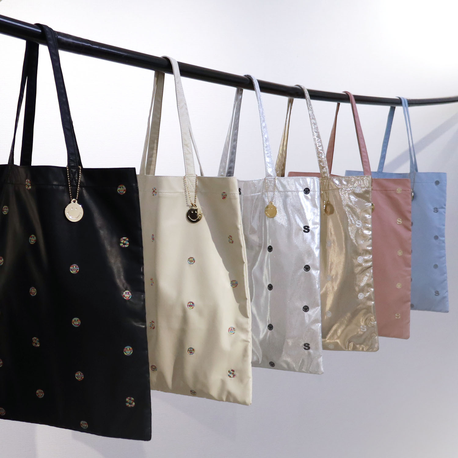 クーコ スマイリーフェイス 刺しゅうトートバッグ