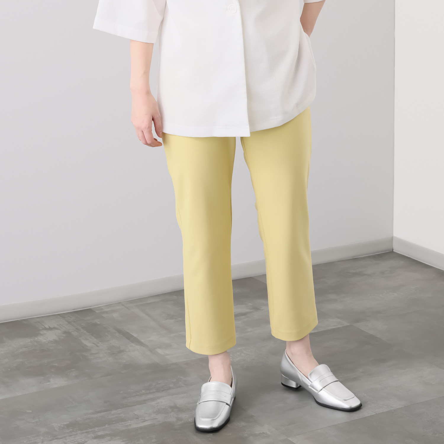 ピーツー え！？はいてないみたい？ 純日本製 やわらかハイストレッチ 美脚ストレートパンツ ＜股下６４ｃｍ＞