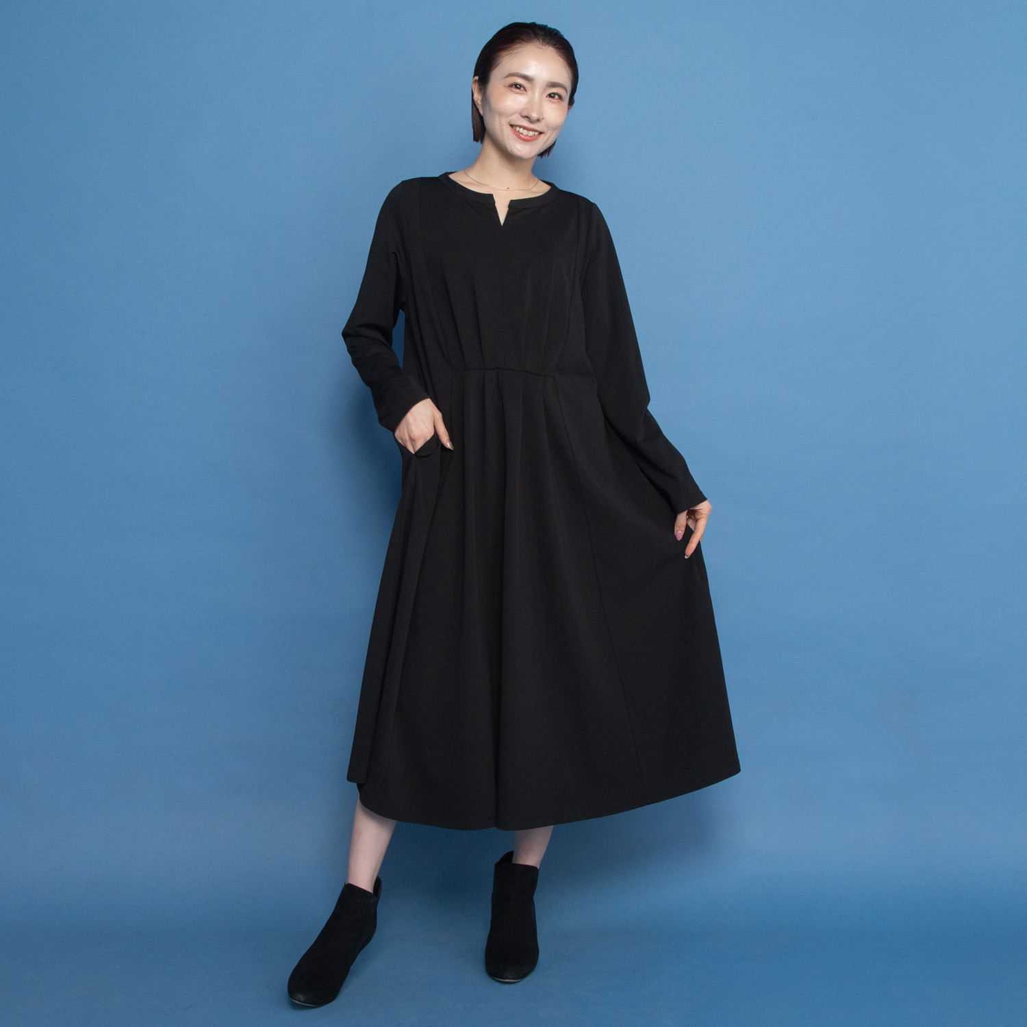 ヤエアジュテ タック＆ギャザーで 華やかさをプラス 春に着映えるワンピース