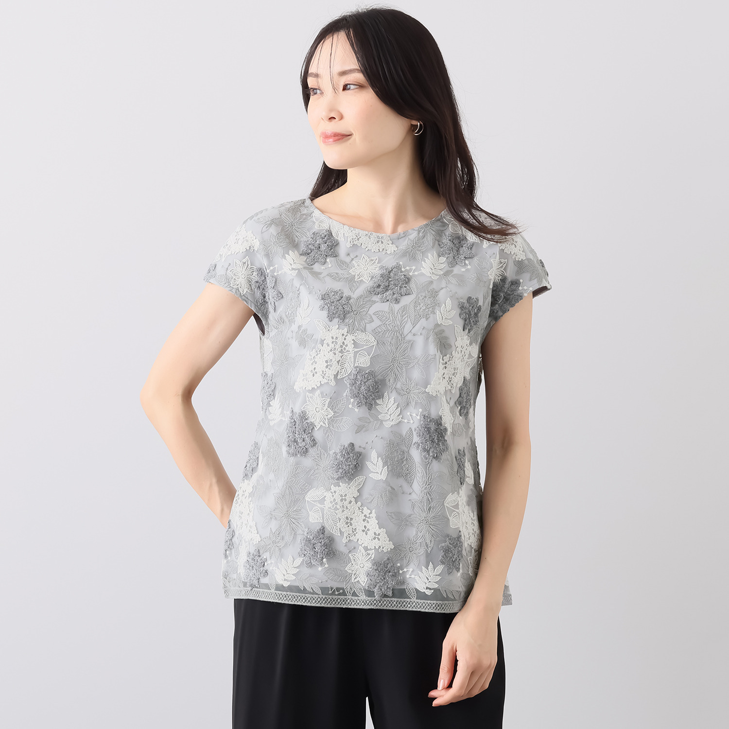 ルクオーレ １枚で華やか シェニールアクセント 総レースプルオーバー