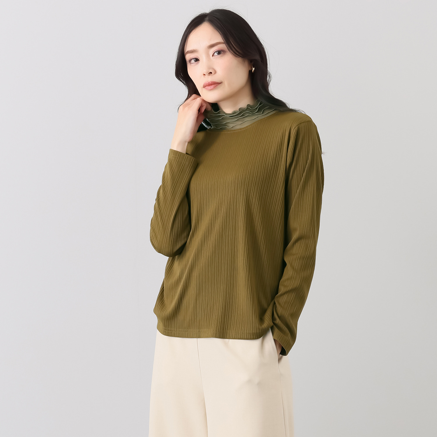 ジョリーフェム チュールアクセント ハイネック プルオーバー