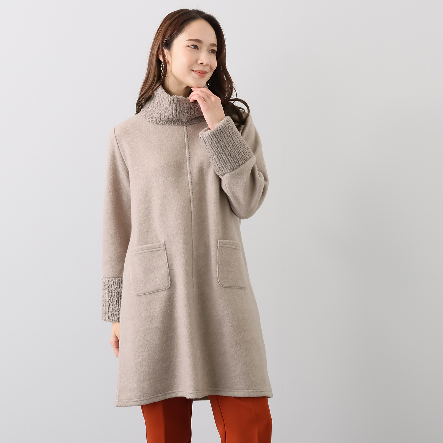 ジョリーフェム ふわふわエコファー ポケット付 オフタートルチュニック