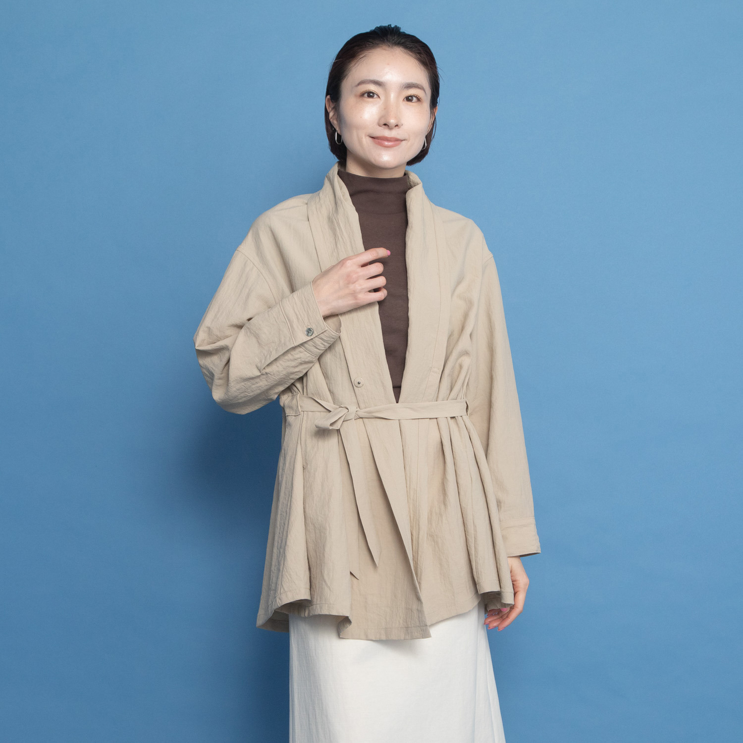 ヤエアジュテ 春から梅雨寒まで活躍 Ａラインで華やぐ トッパーコート