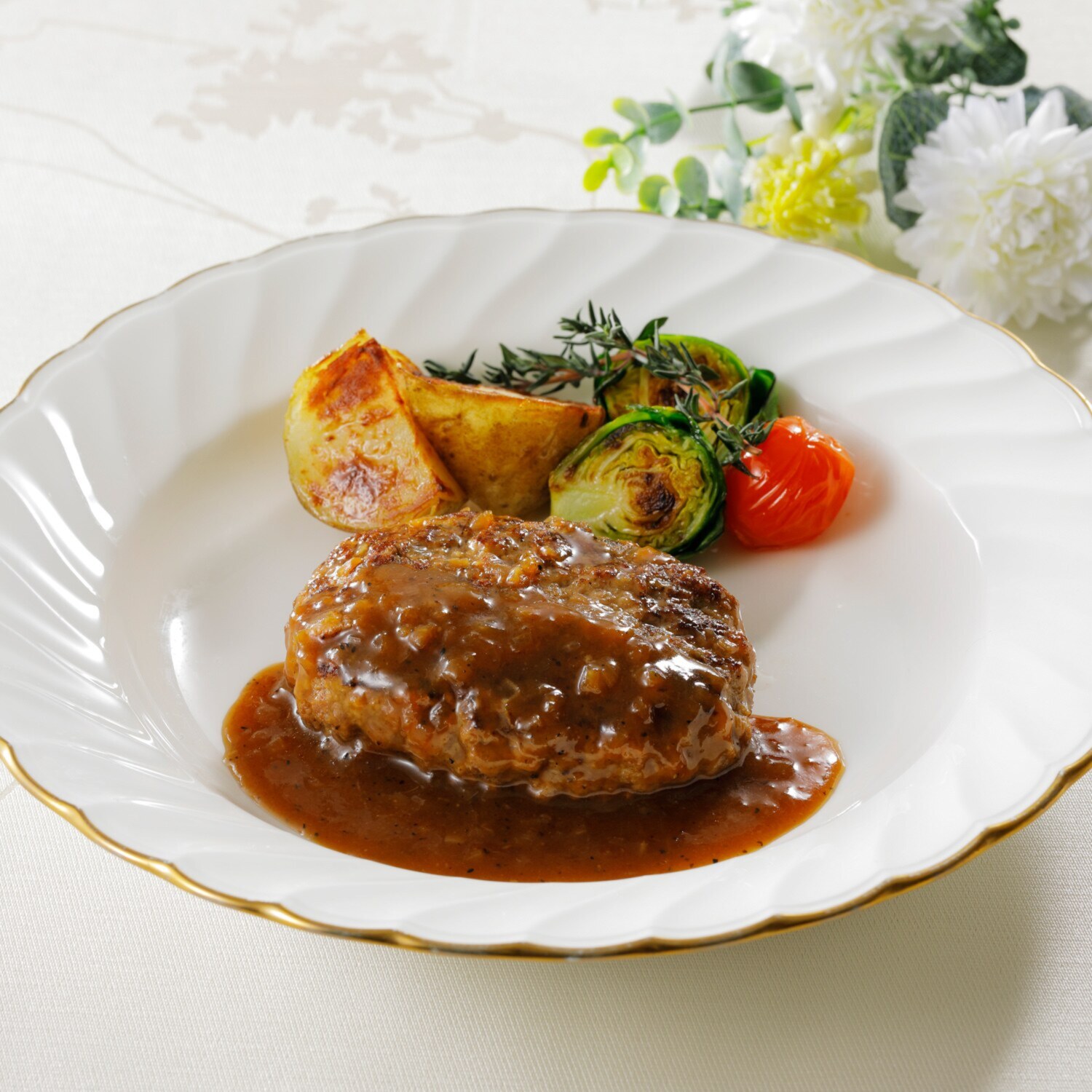 星付きフレンチレストラン ナベノイズム 特製ハンバーグ